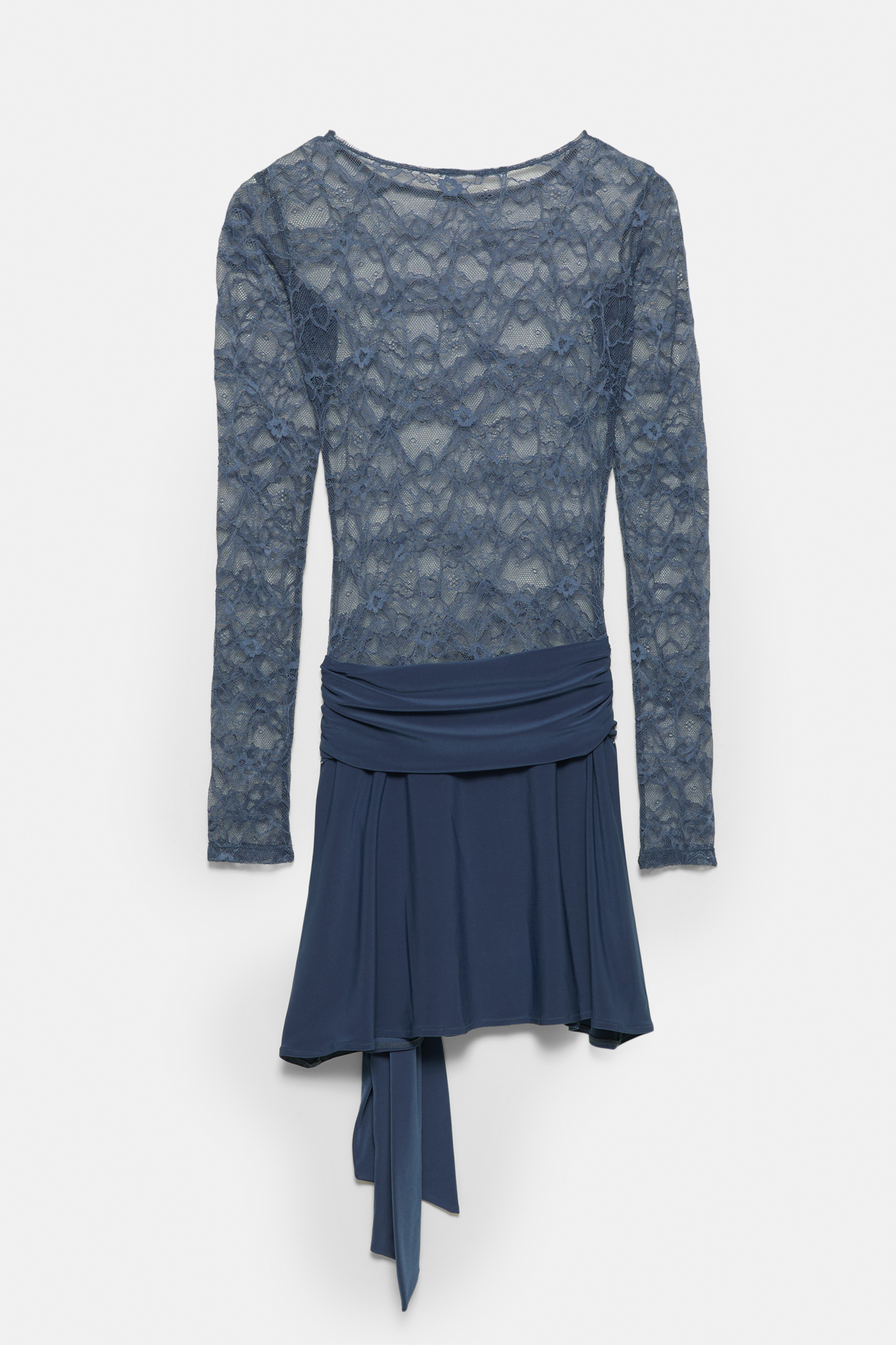 Короткое комбинированное кружевное платье