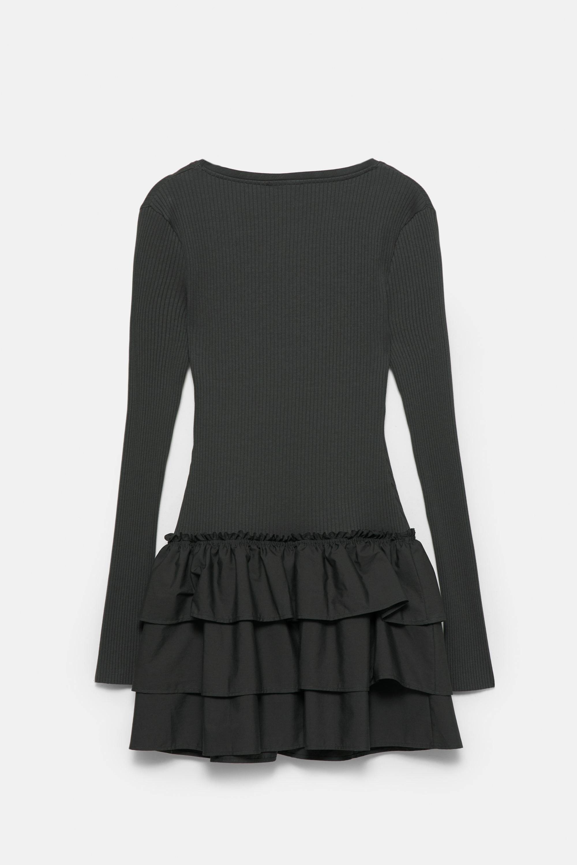 Vestido curto combinado com folhos