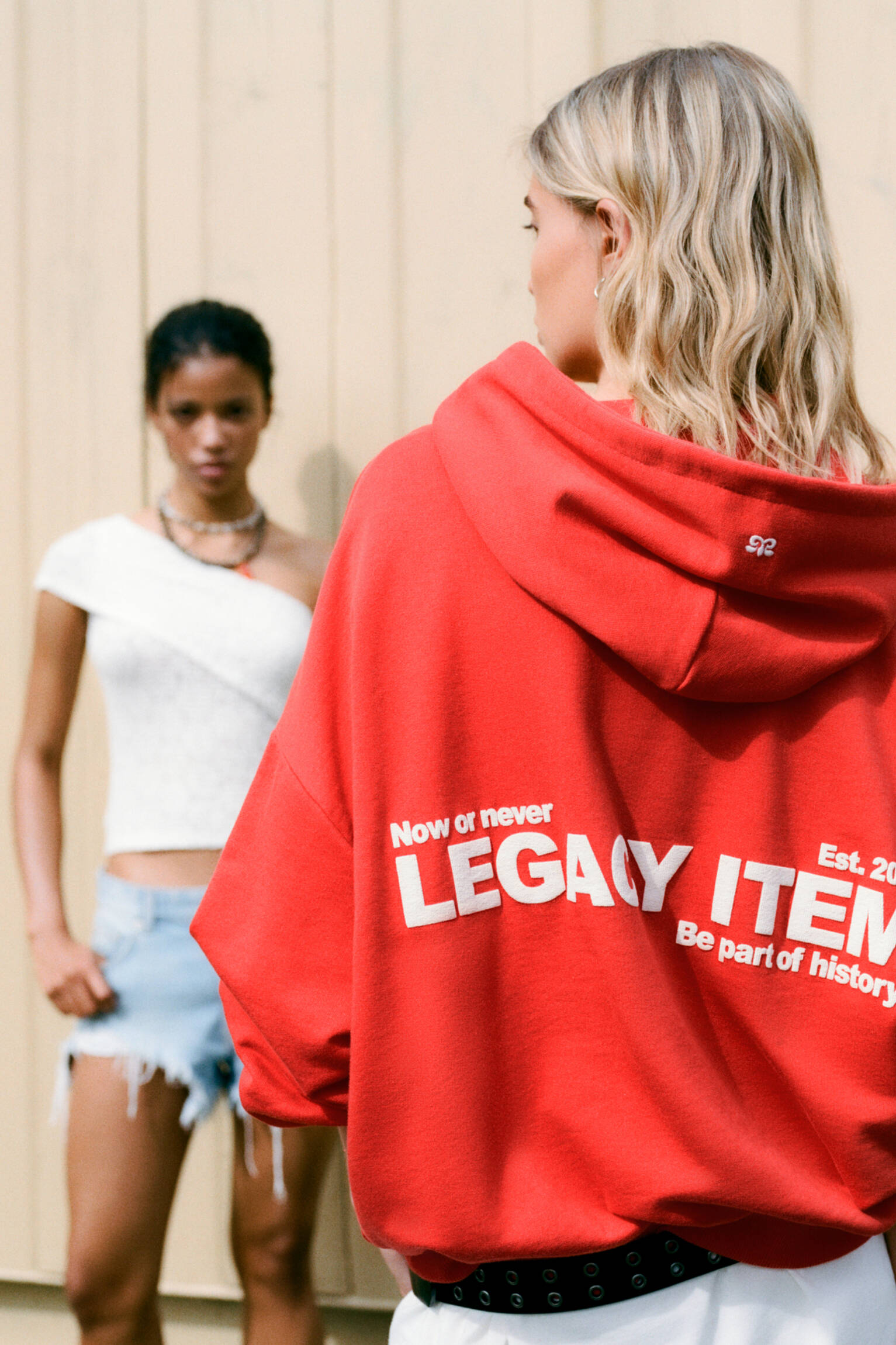 Sweat à capuche rouge - pull&bear