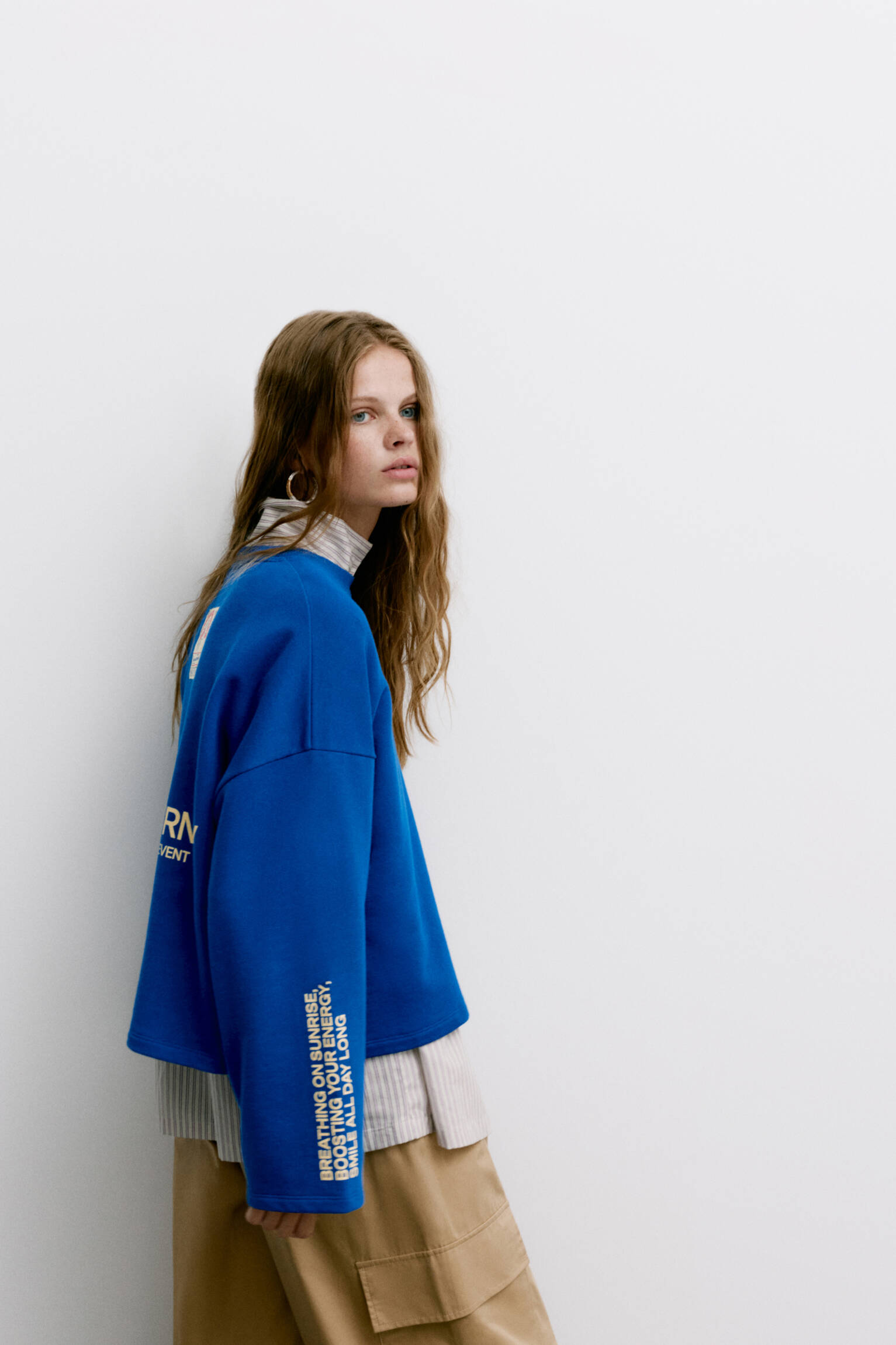 Sweat bleu brodé - pull&bear