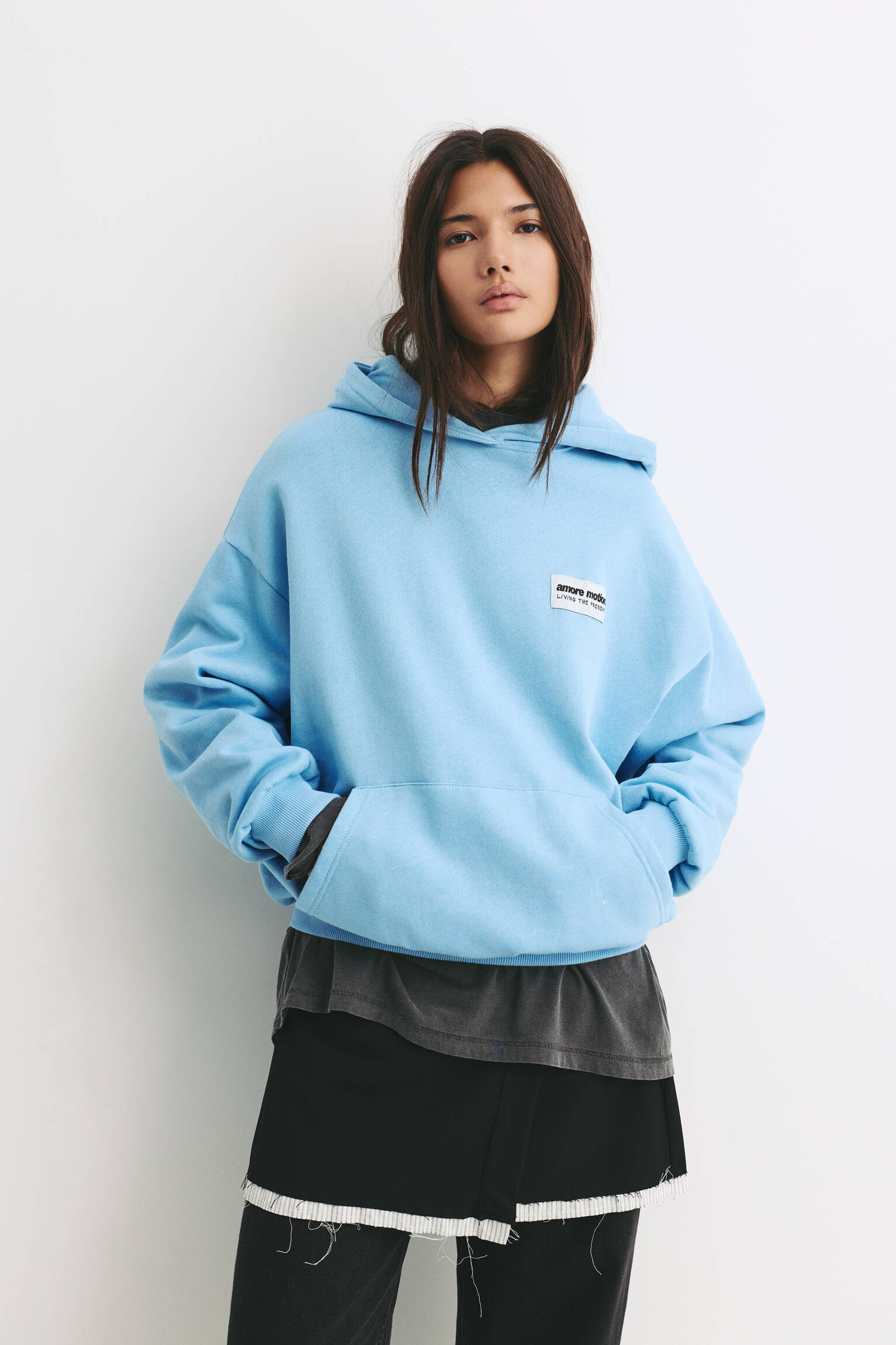 Sweat à capuche bleu à motif - pull&bear