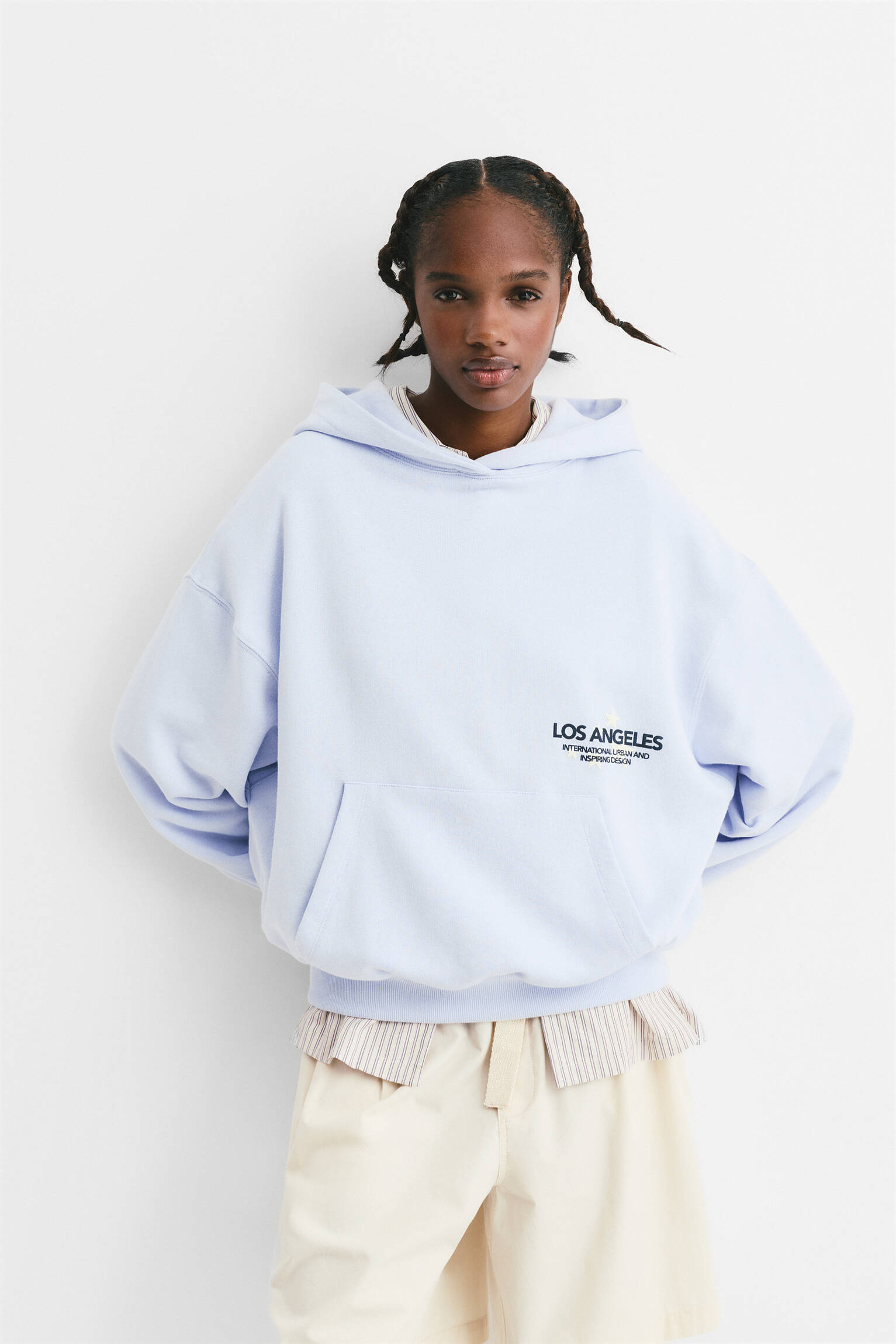 Sweat à capuche motif étoiles