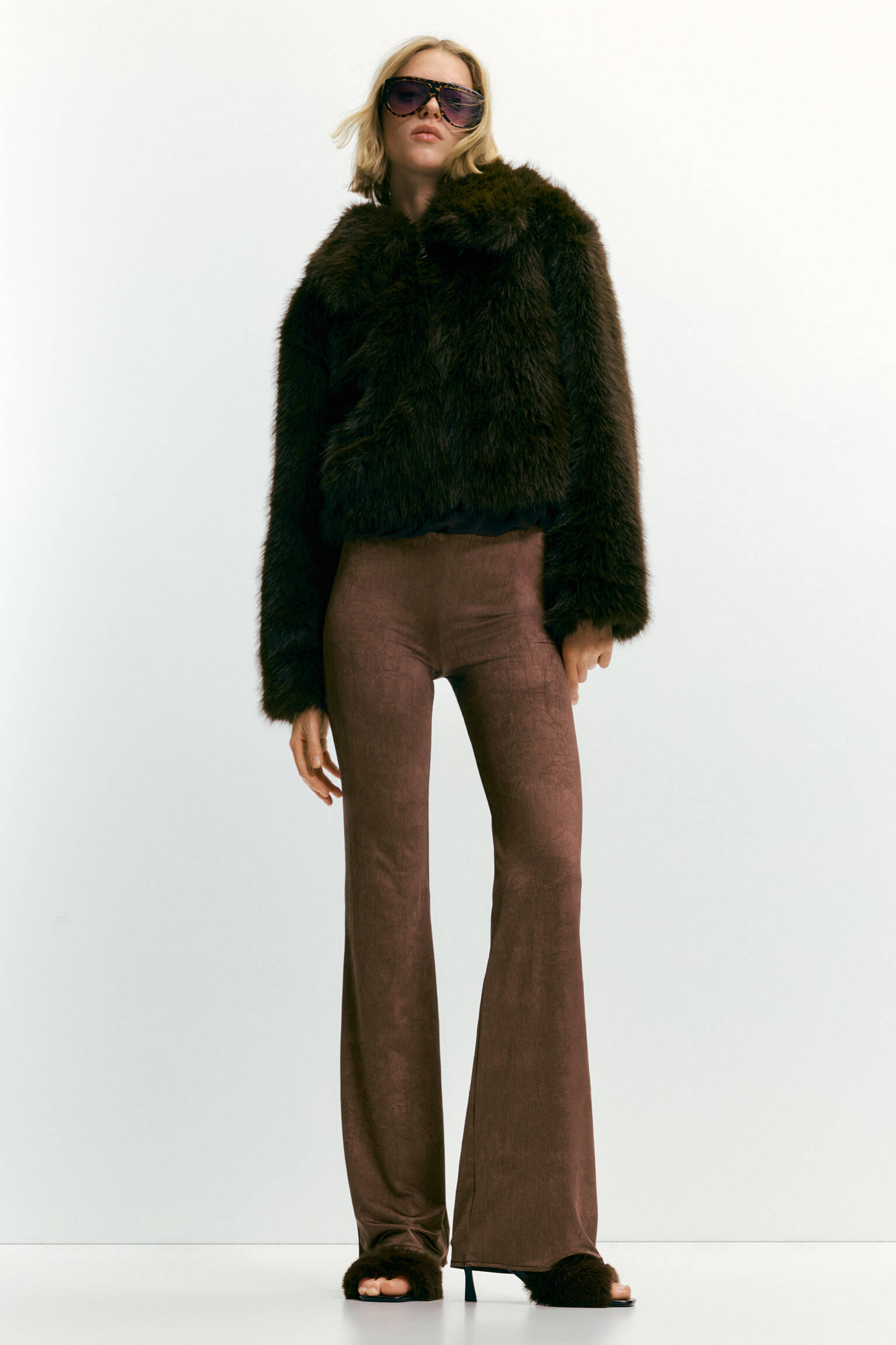 Pantalone a campana marrone PULL&BEAR