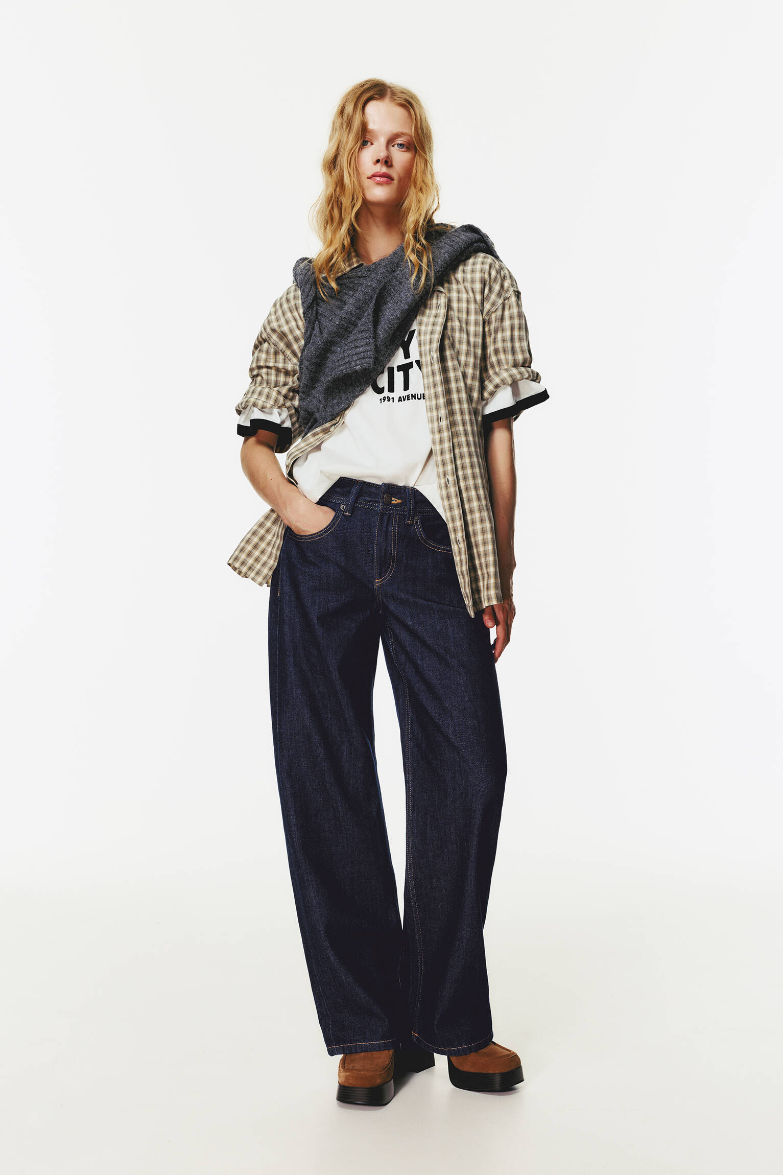 Low-rise straight leg jeans