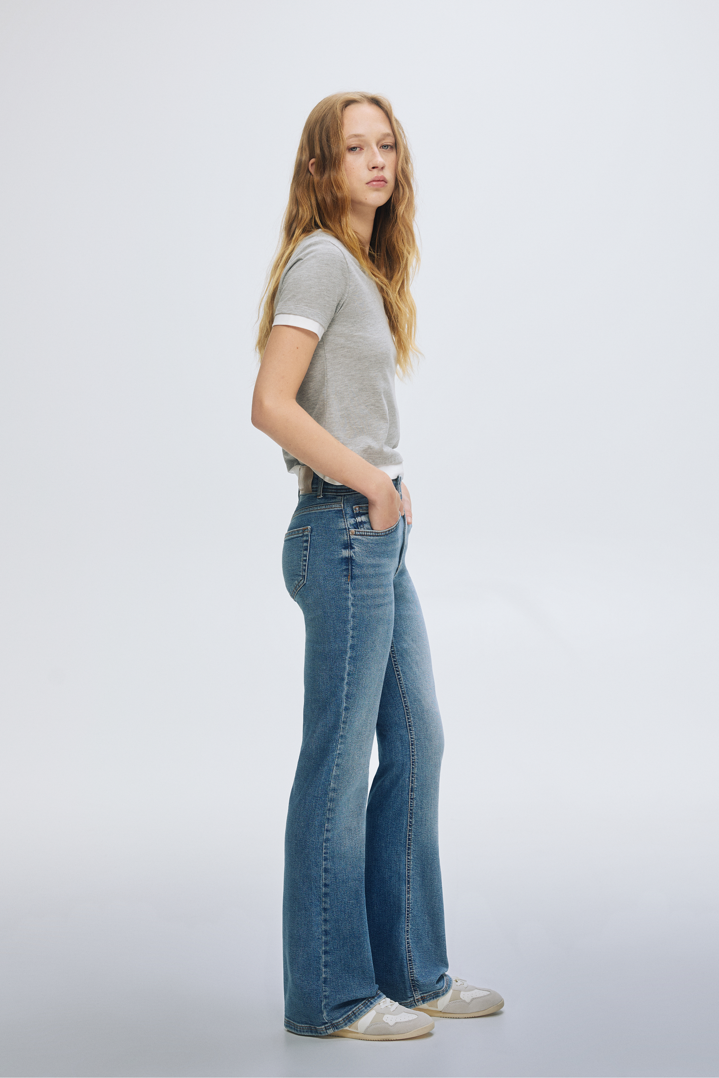 Low-waist bootcut jeans