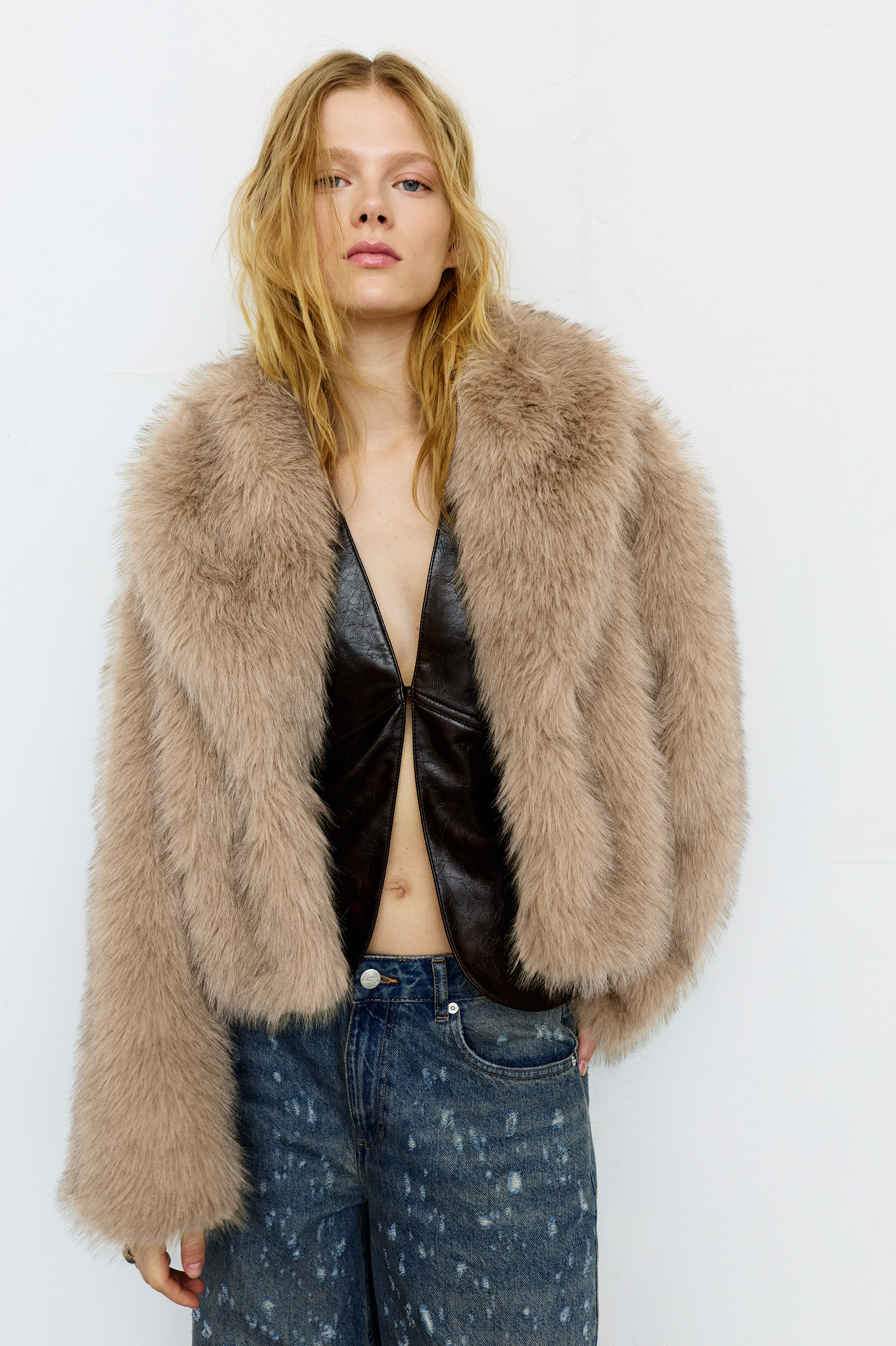 Manteau court en fausse fourrure