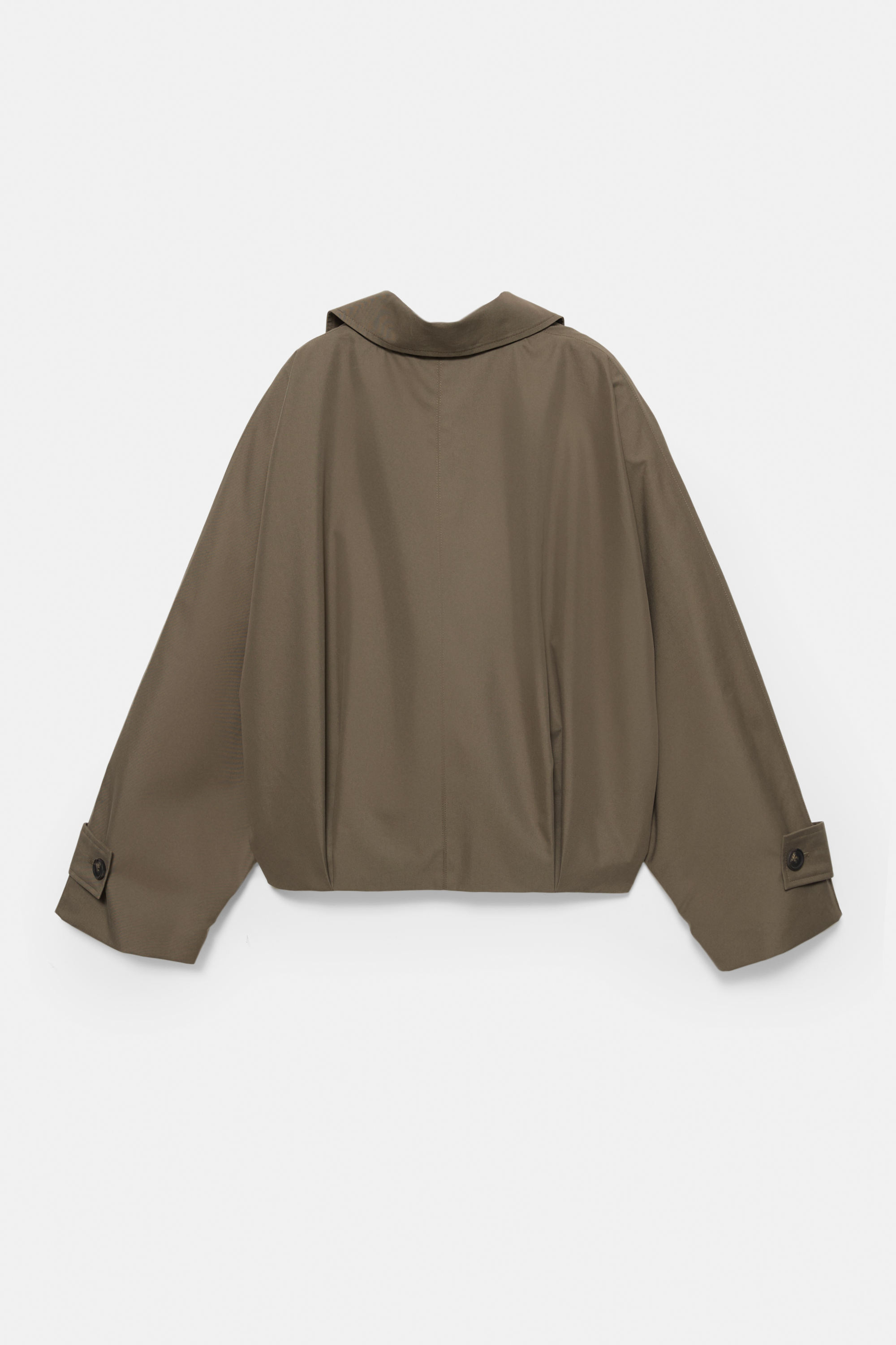 Short trench coat with voluminous sleeves