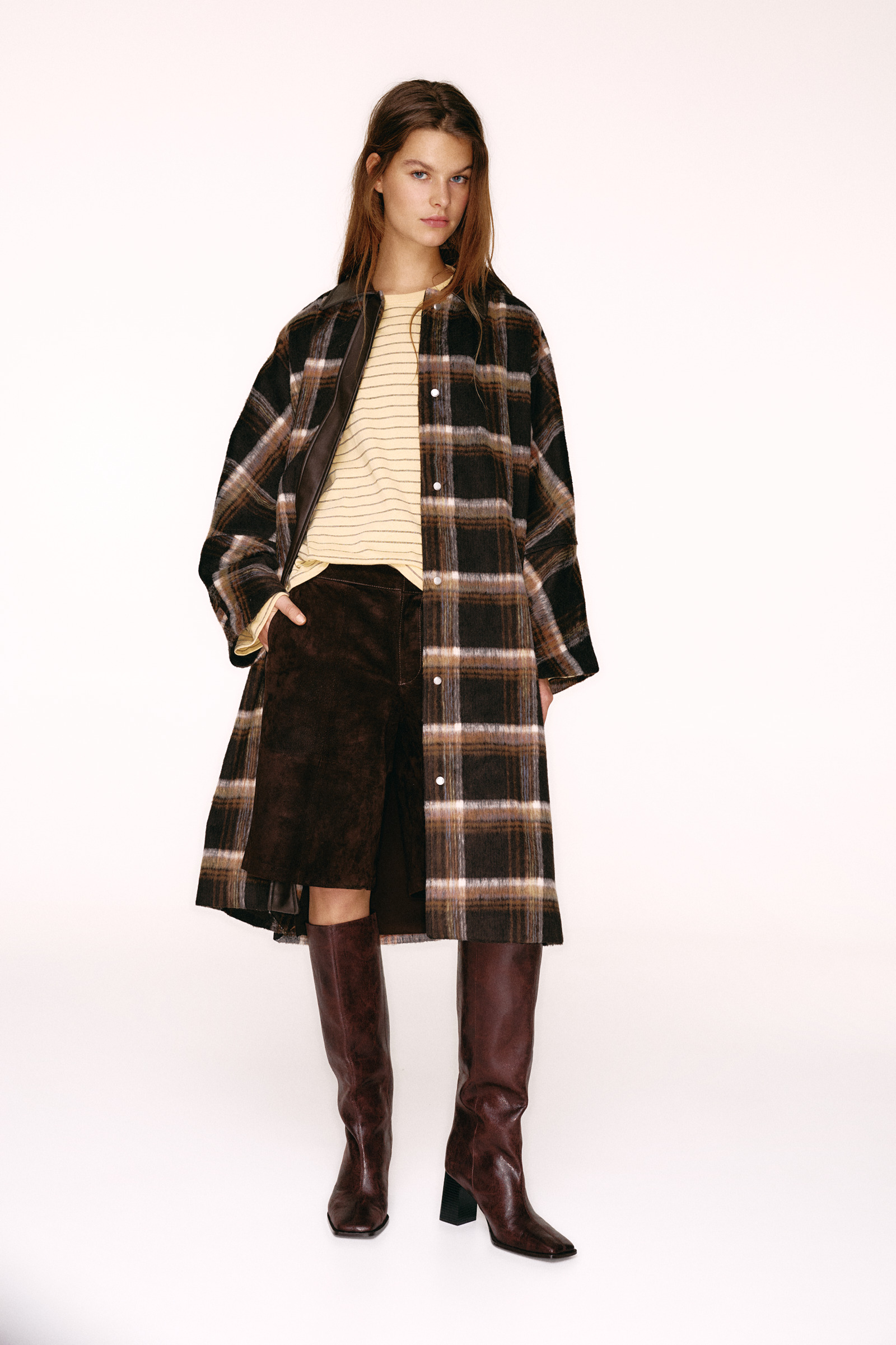 Długi płaszcz w kratkę