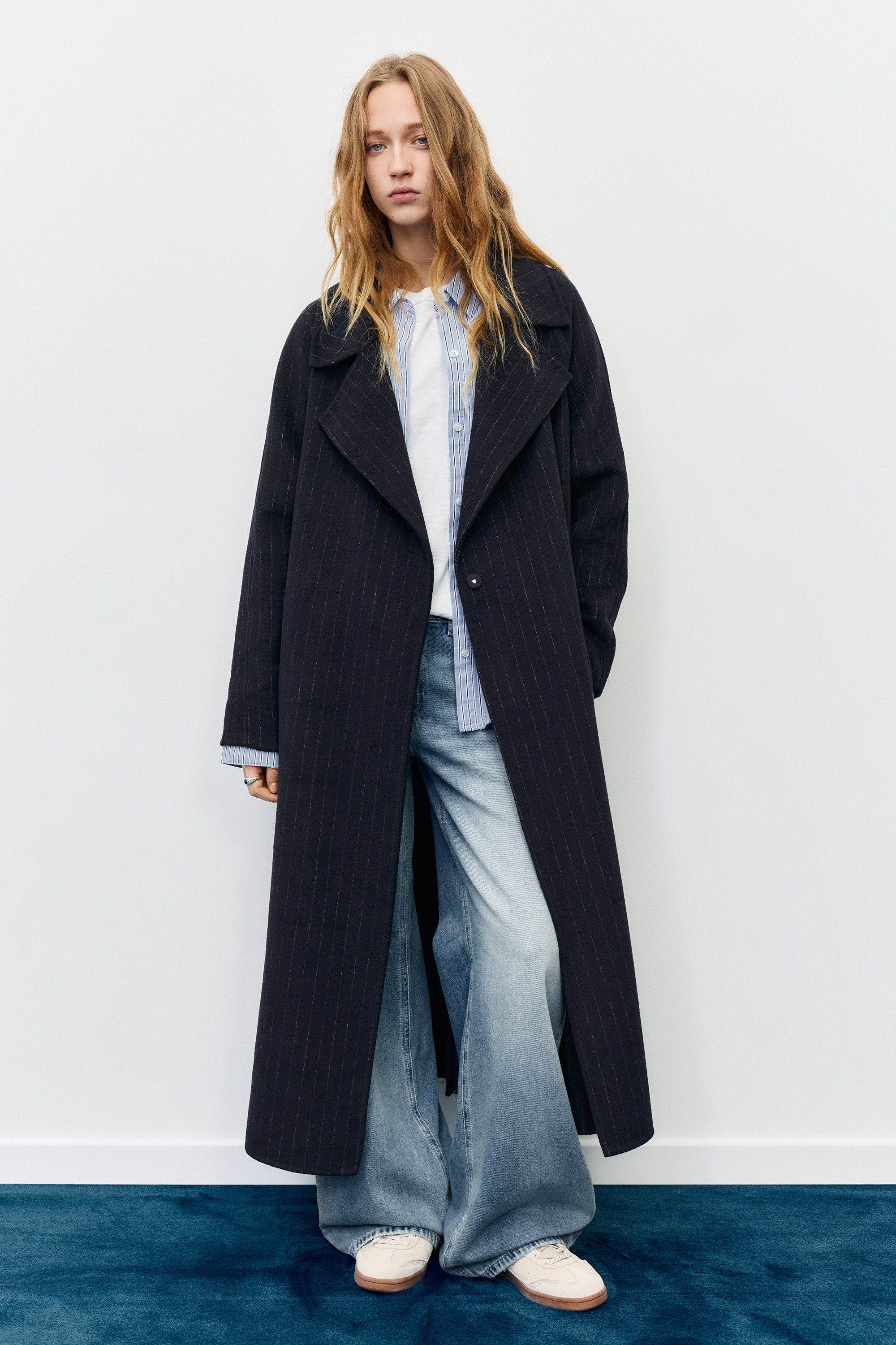 Płaszcz w prążki z paskiem