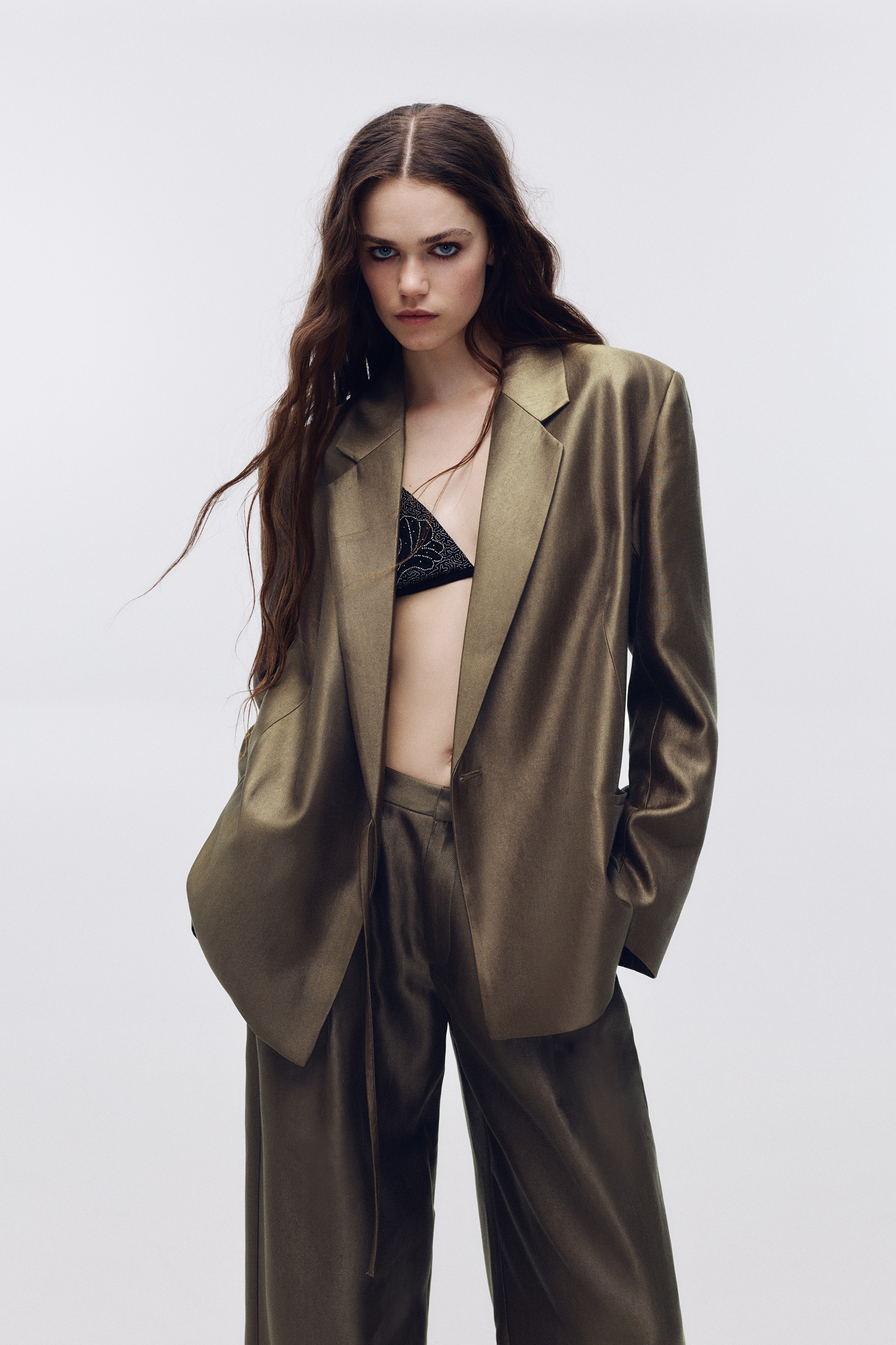 بليزر بمظهر ساتاني قياس كبير