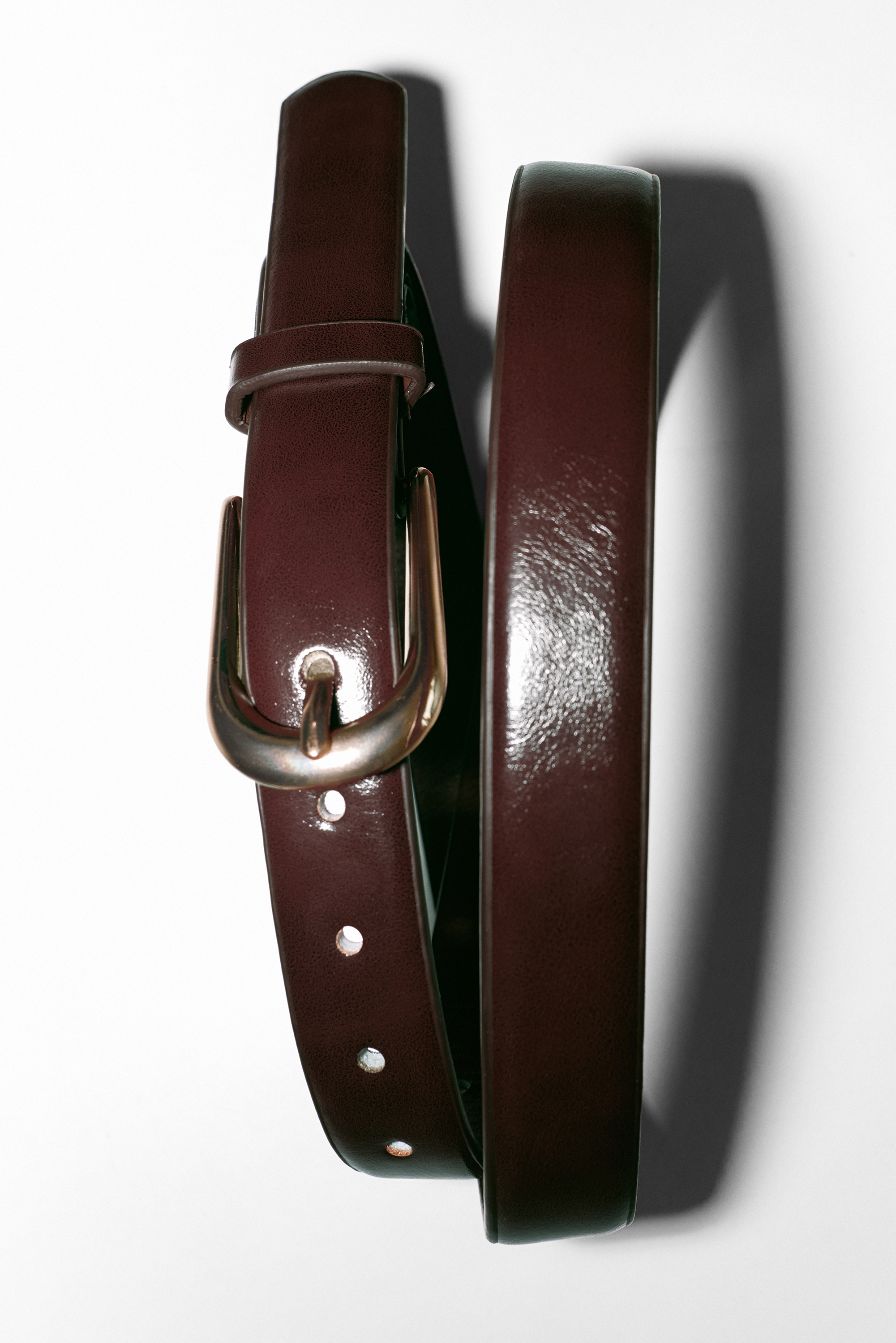 Belt with elongated buckle