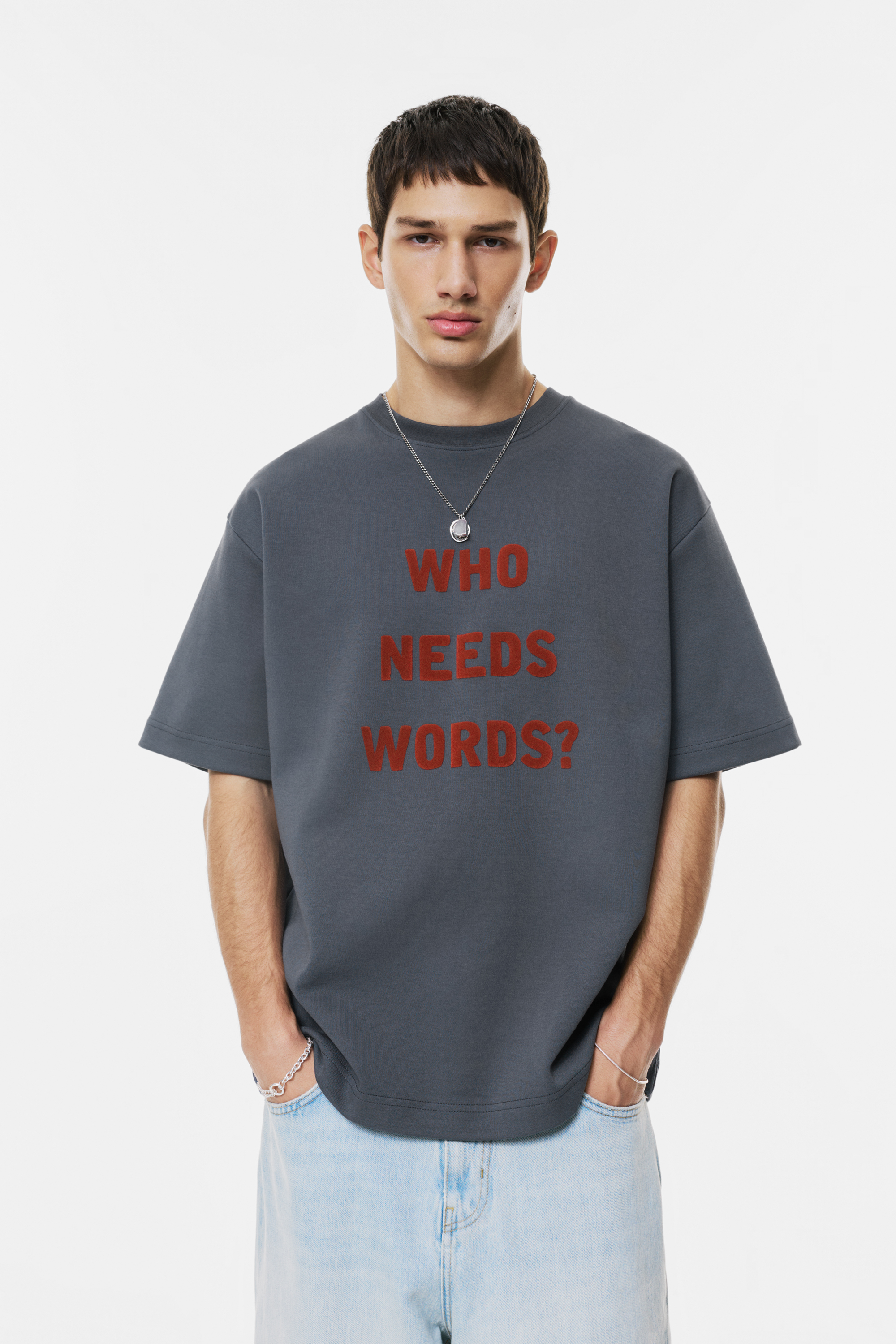 سويت شيرت أزرق بأكمام قصيرة