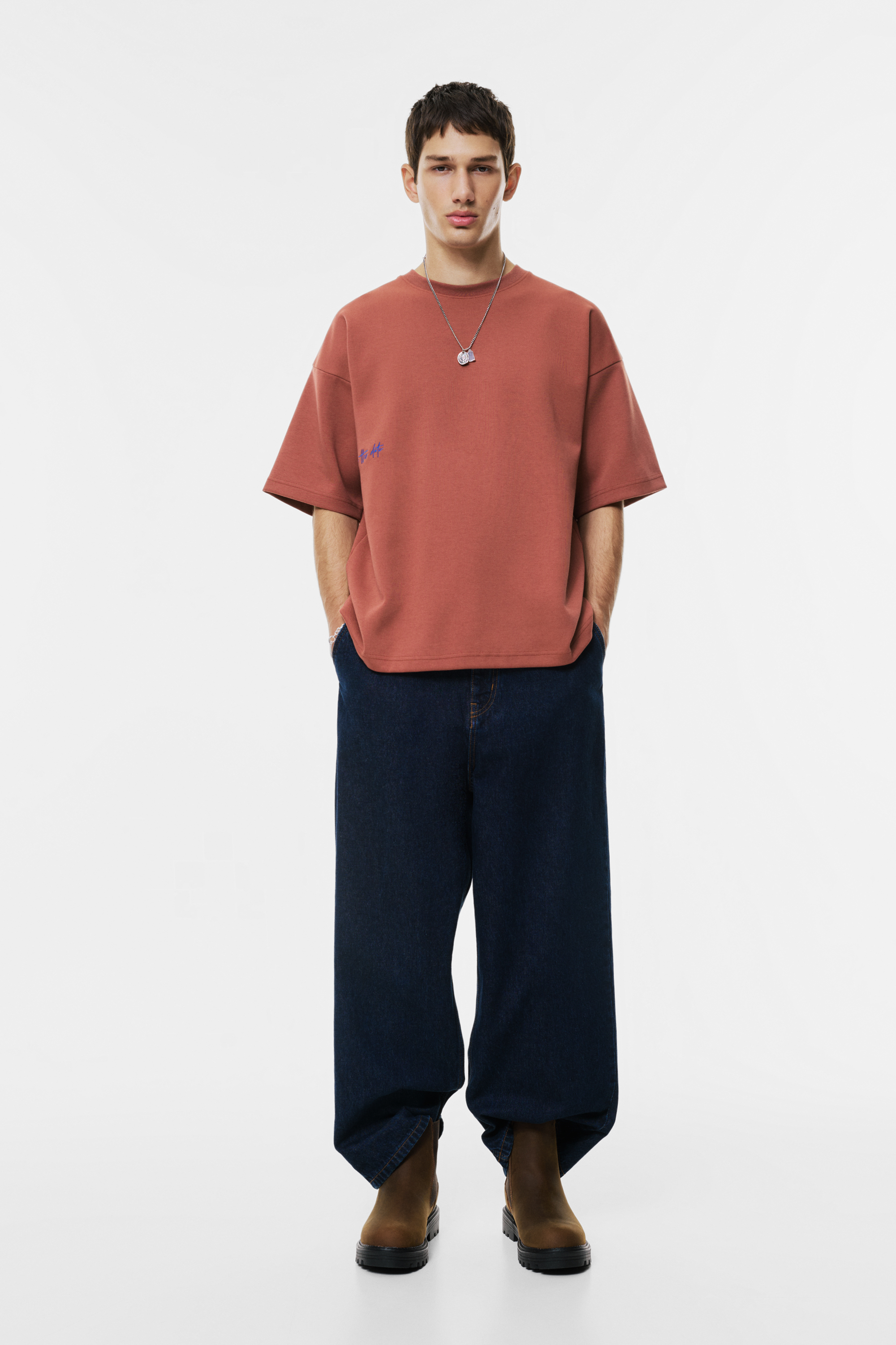 سويت شيرت بأكمام قصيرة بلون بورغندي