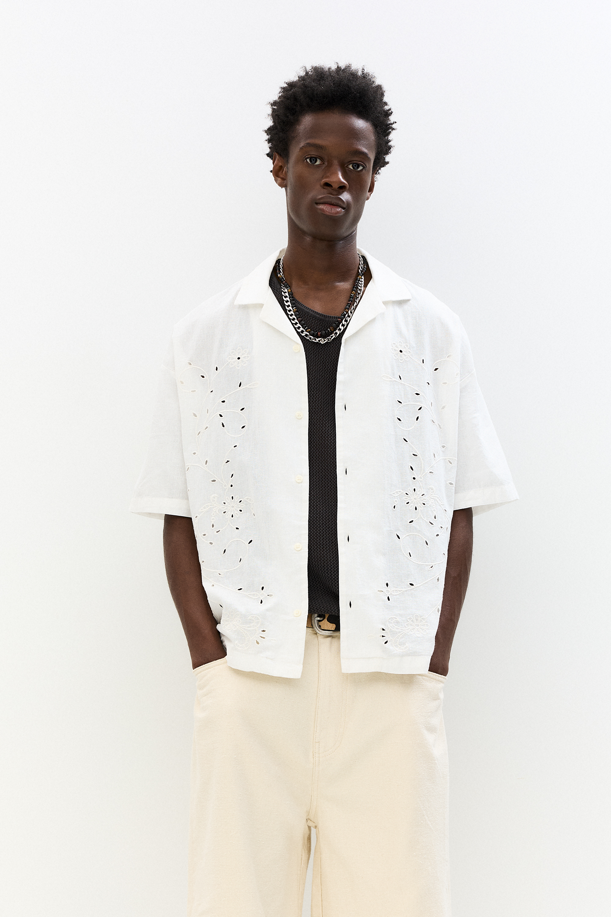 Shirt with embroidered flowers