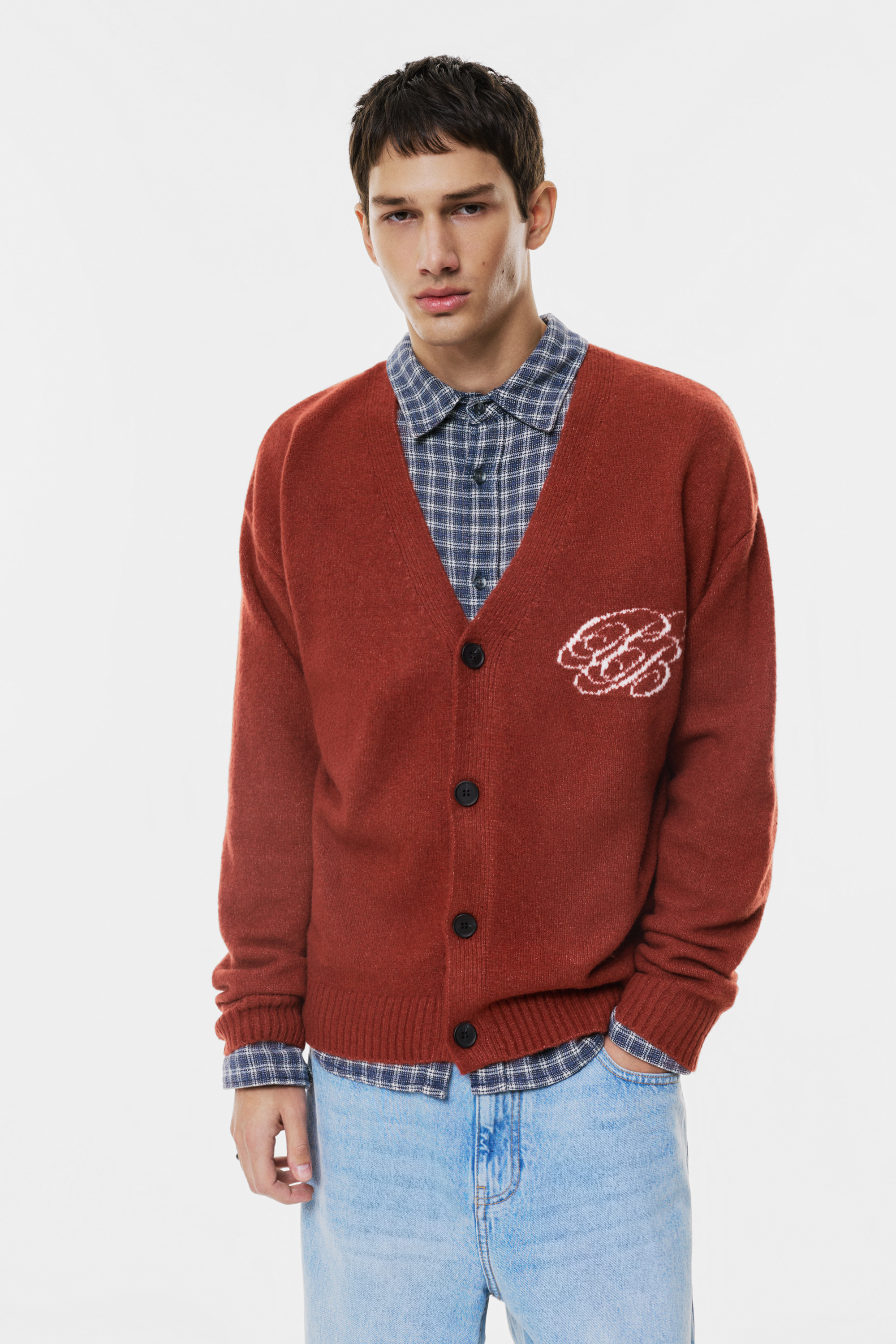 Kardigan s inicijalima