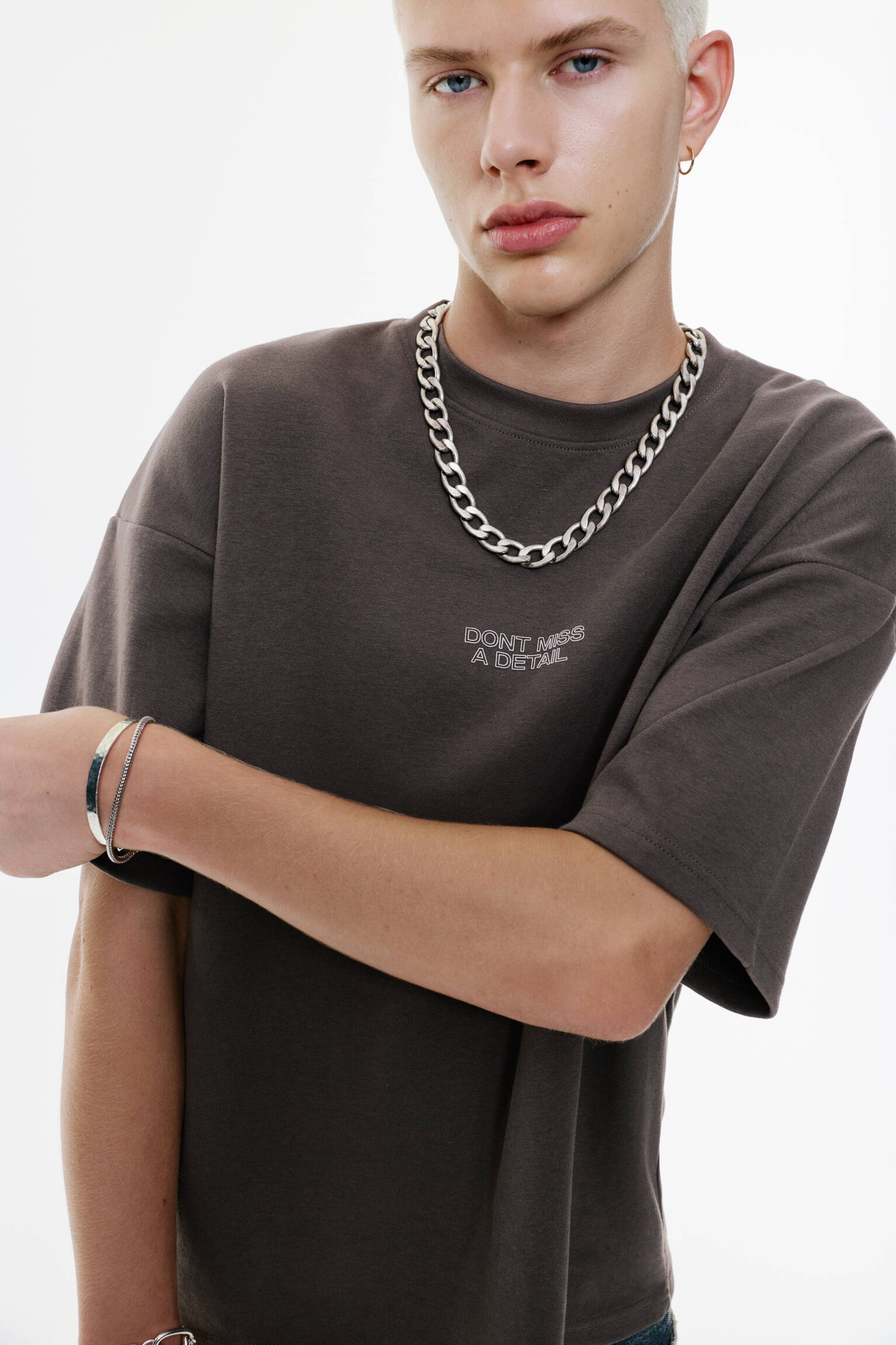 สเวตเชิ้ตแขนสั้นลาย Don't Miss a Detail PULL&BEAR