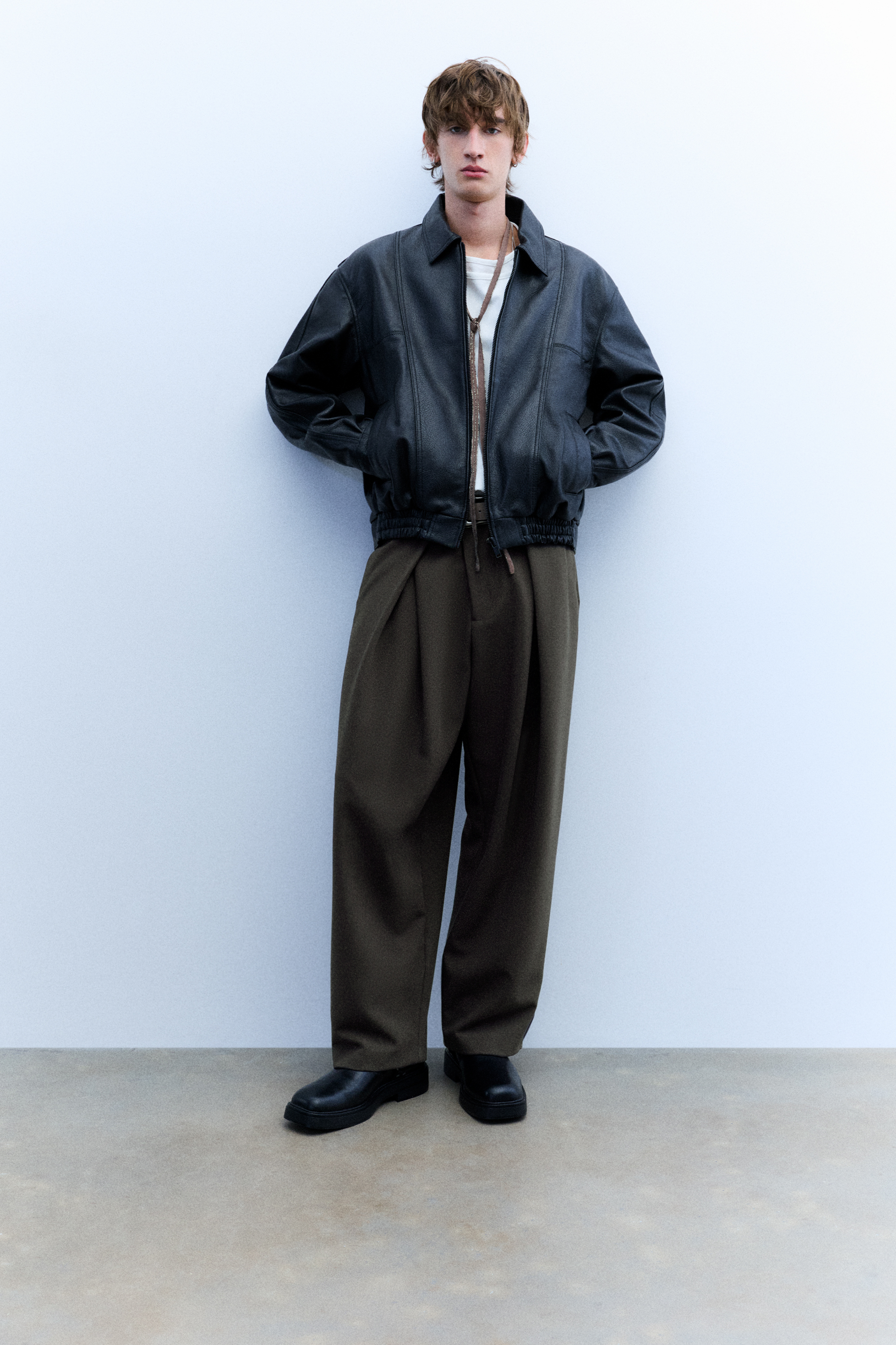 Double-darted tailored fit trousers