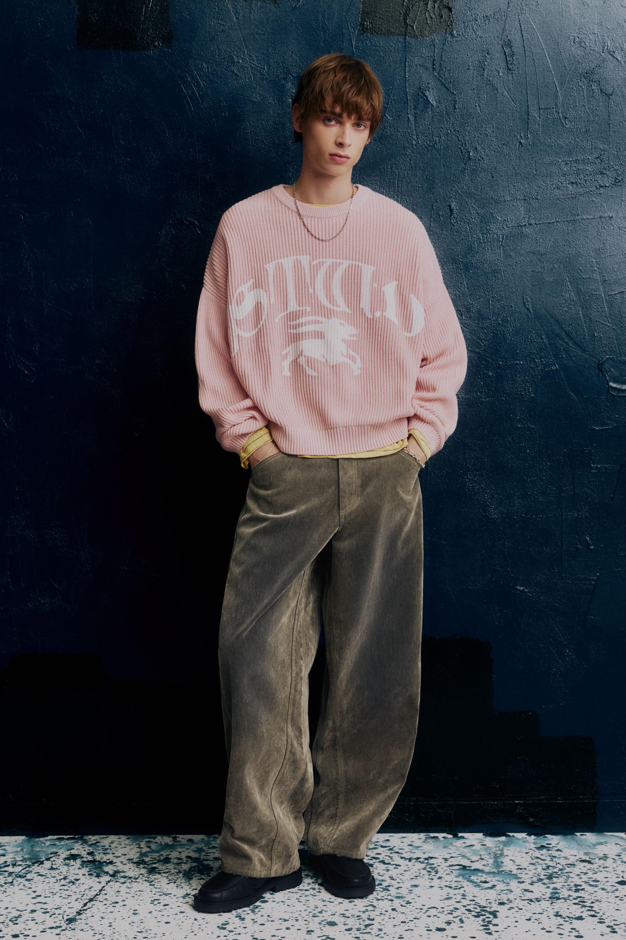 بنطلون بساق عريضة ومخملي