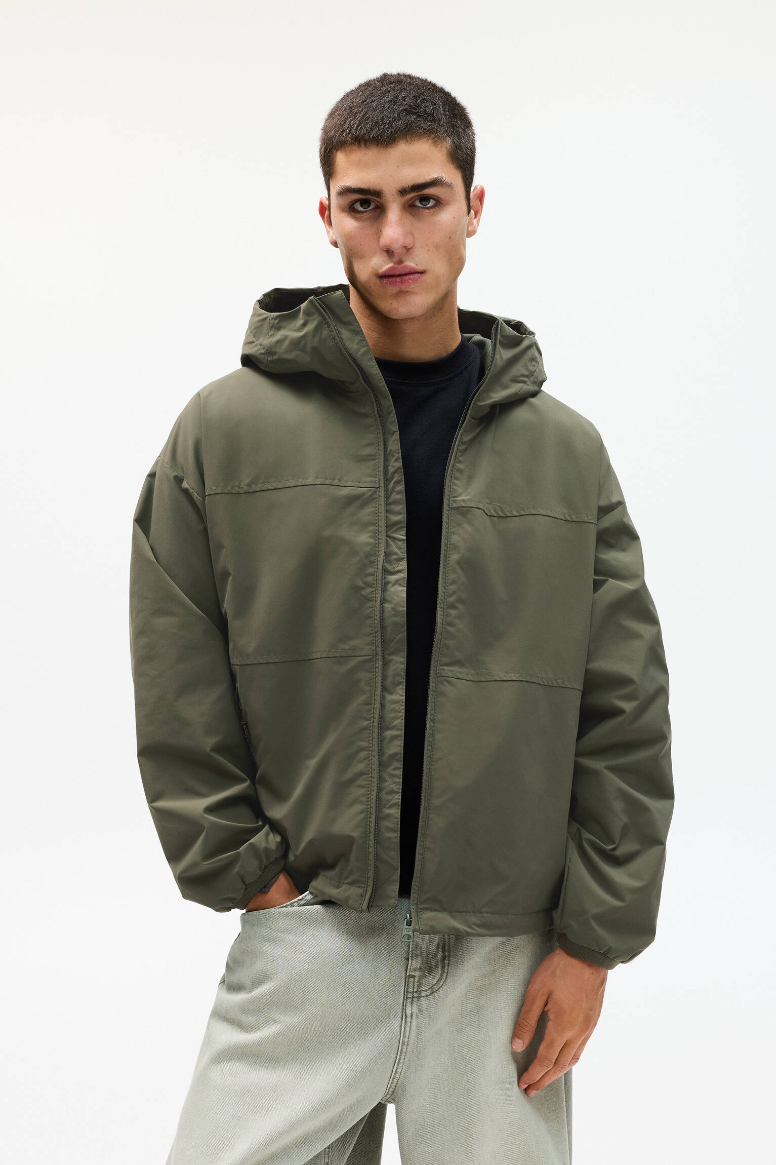 Un manteau de pluie iron bar stylé et fonctionnel