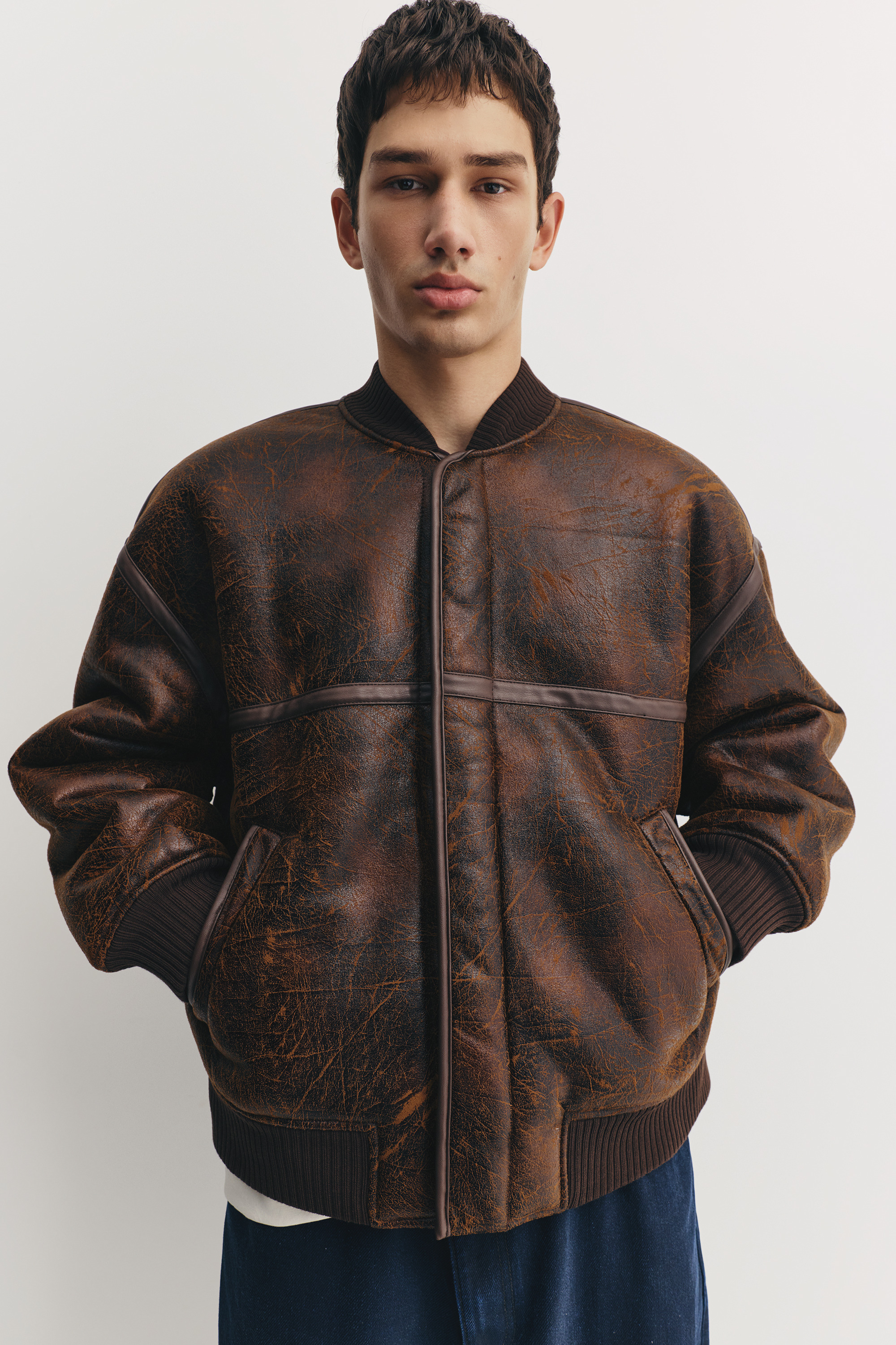 Bomber τζάκετ με όψη φθαρμένου δέρματος