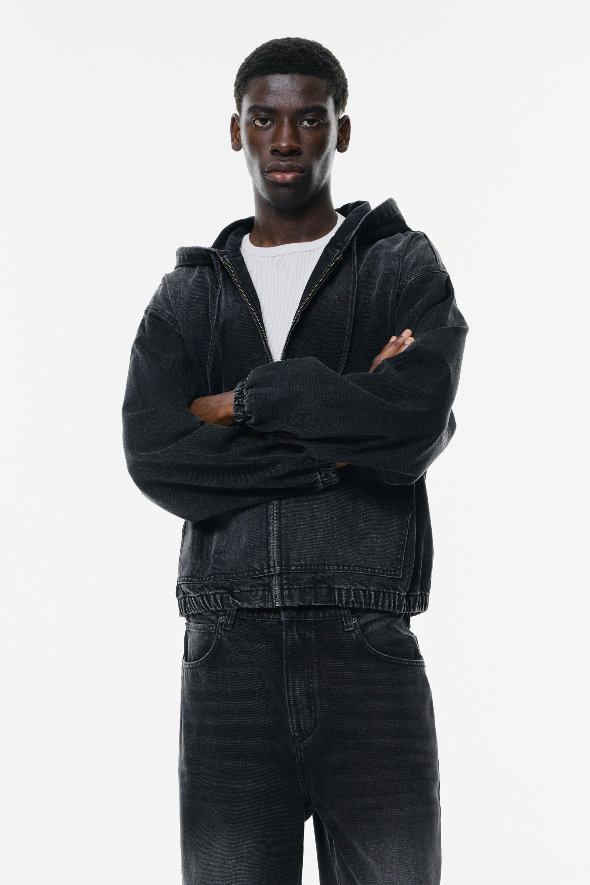 جاكيت دنيم بغطاء رأس