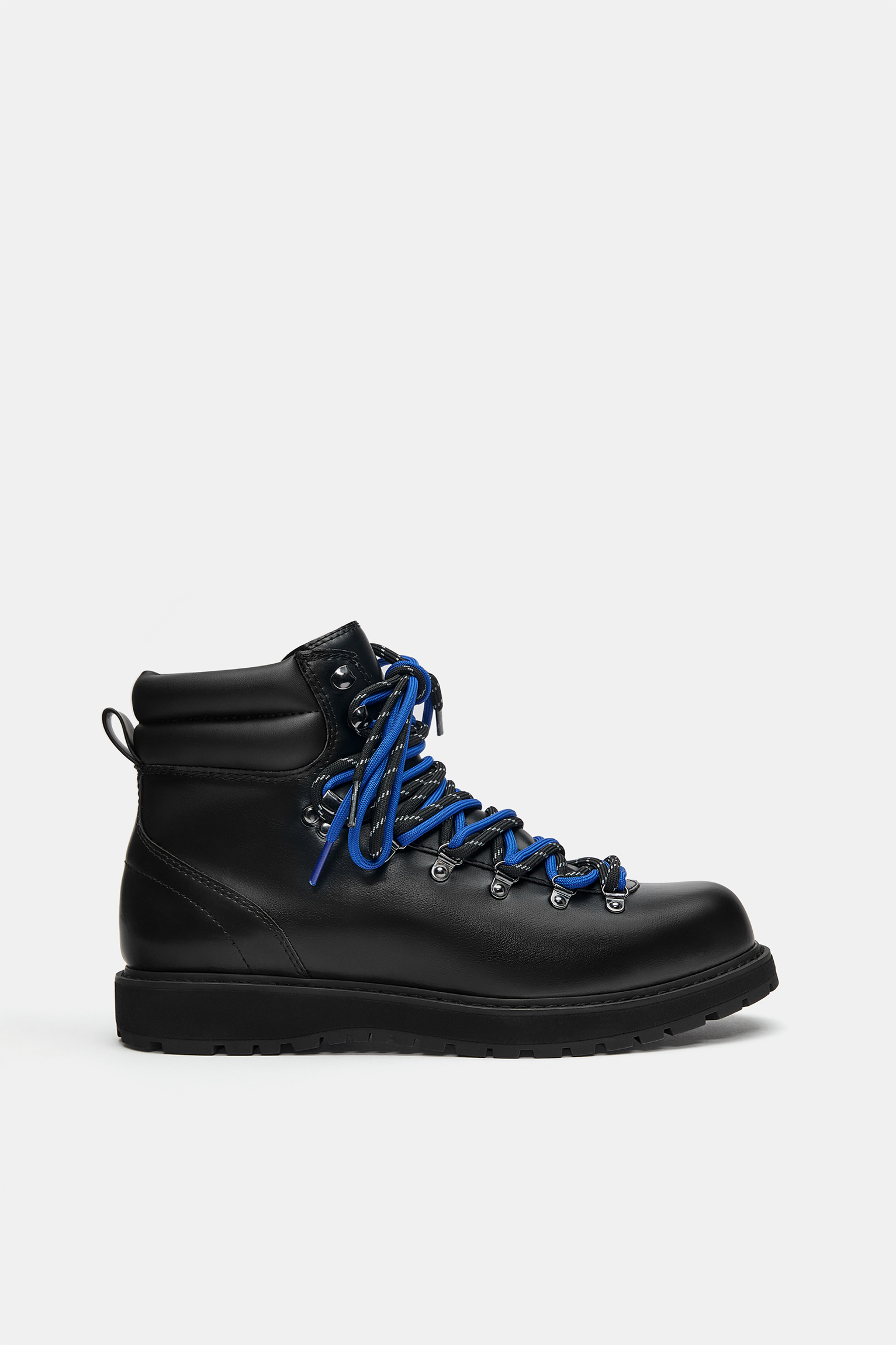 Lace-up mountain boots
