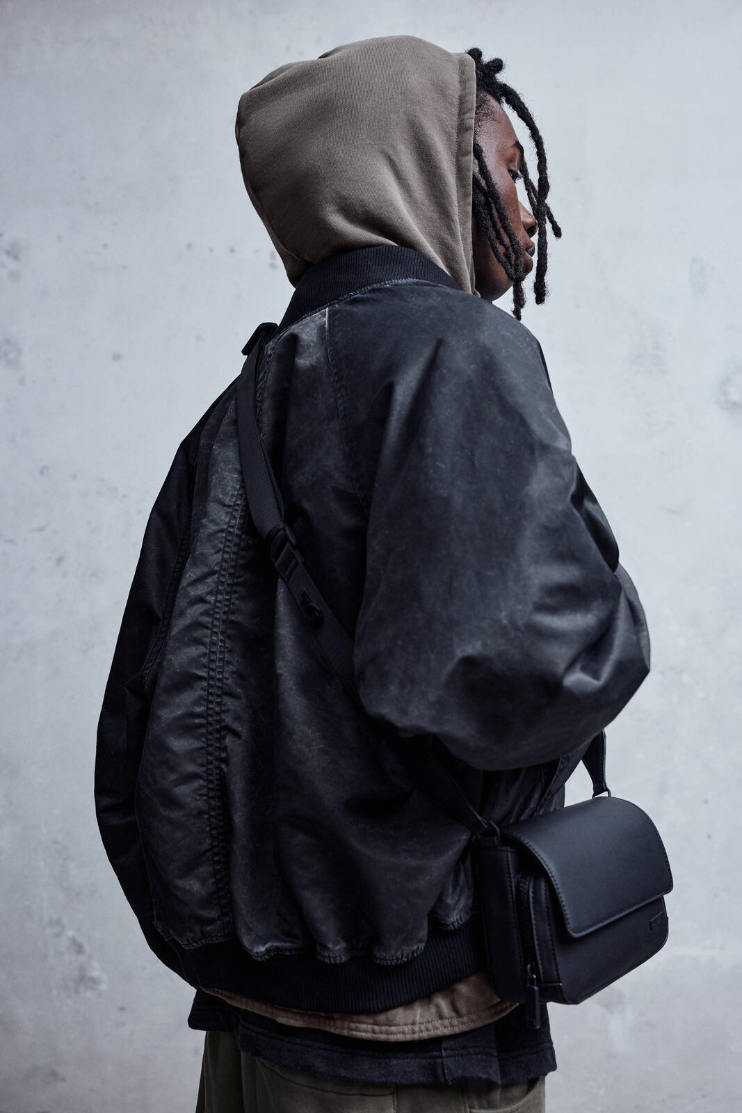 حقيبة كروس بودي مطاطية بقلاب