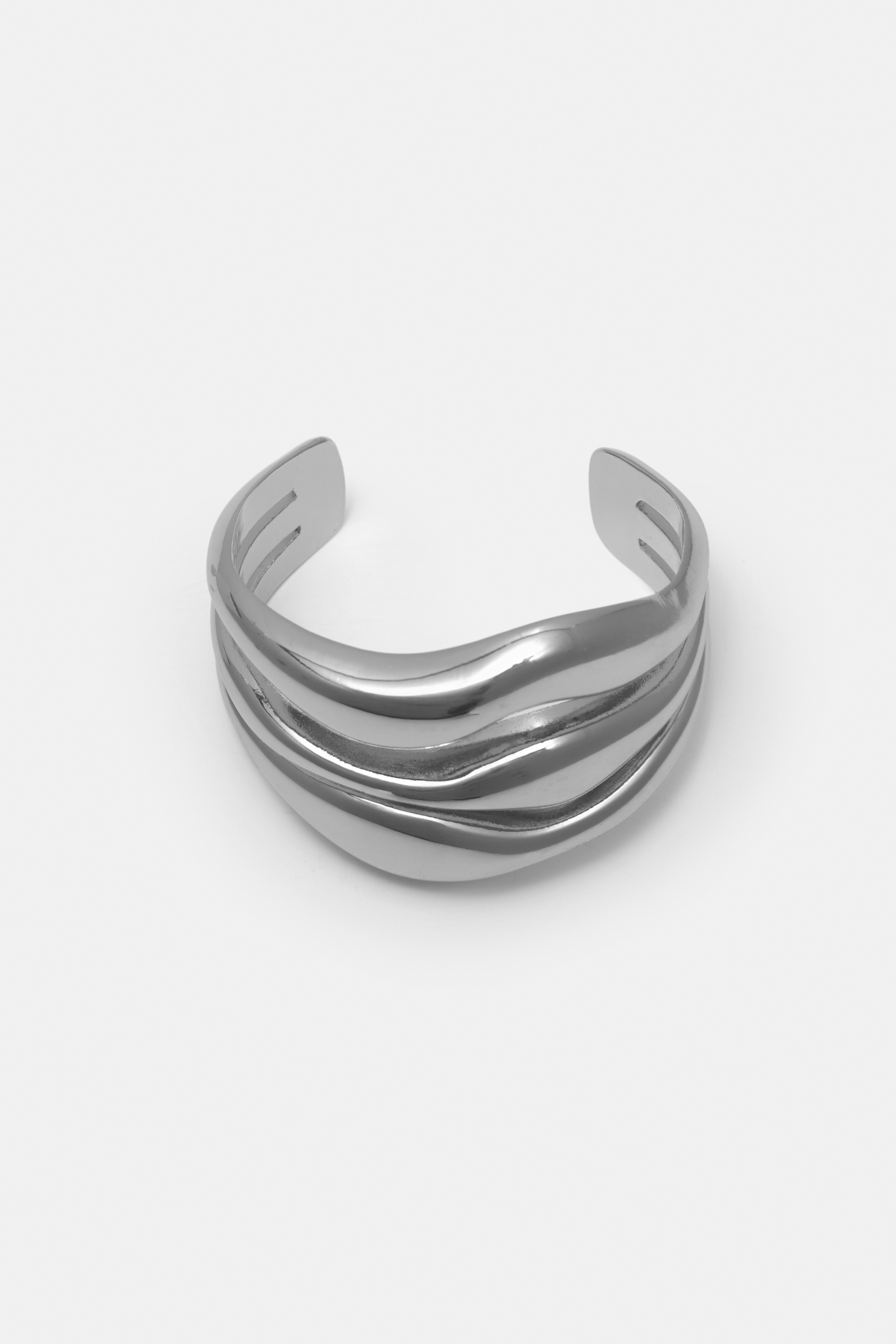 Wavy arm cuff
