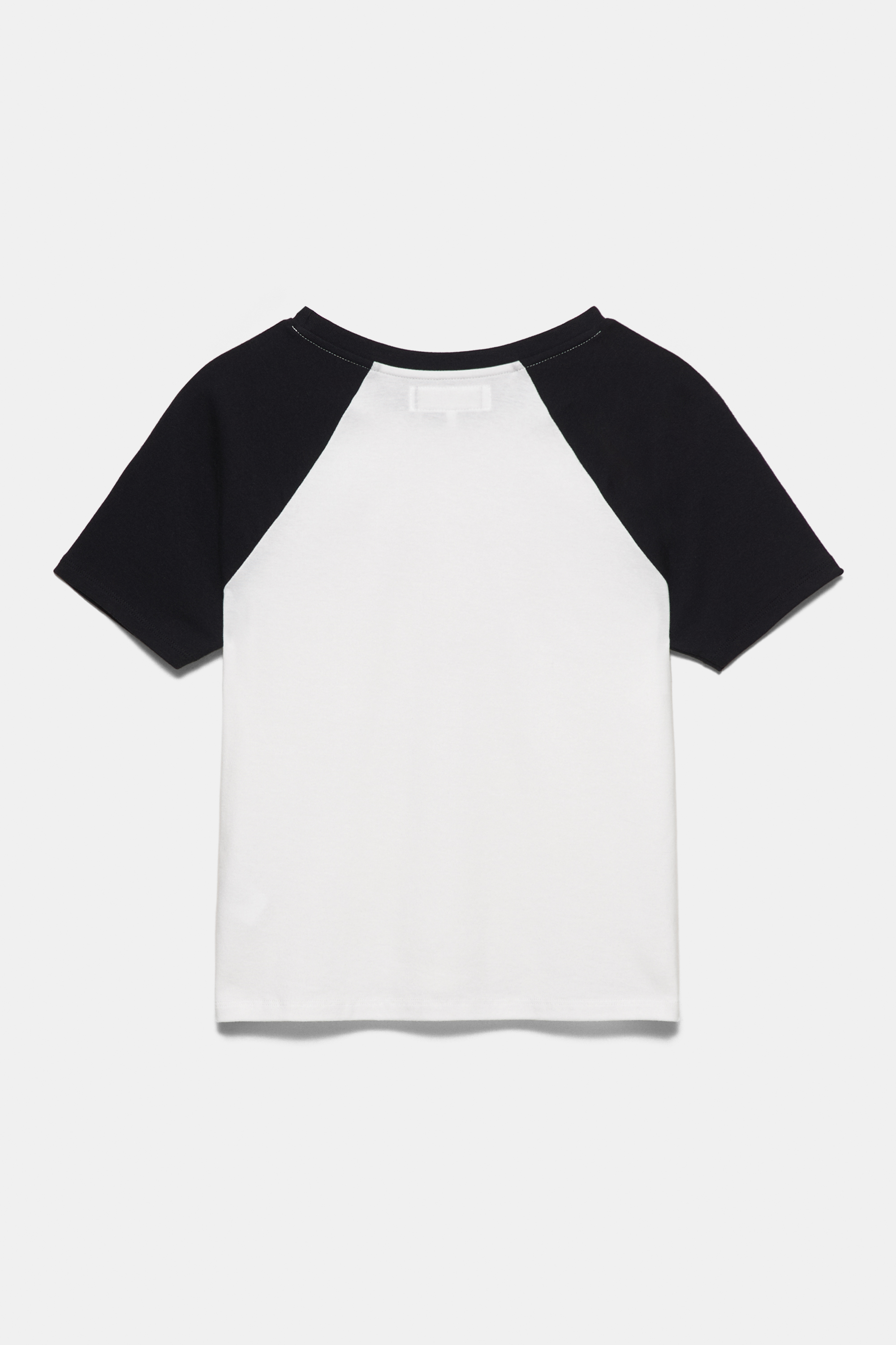 Kaus slim fit dengan gambar cetak