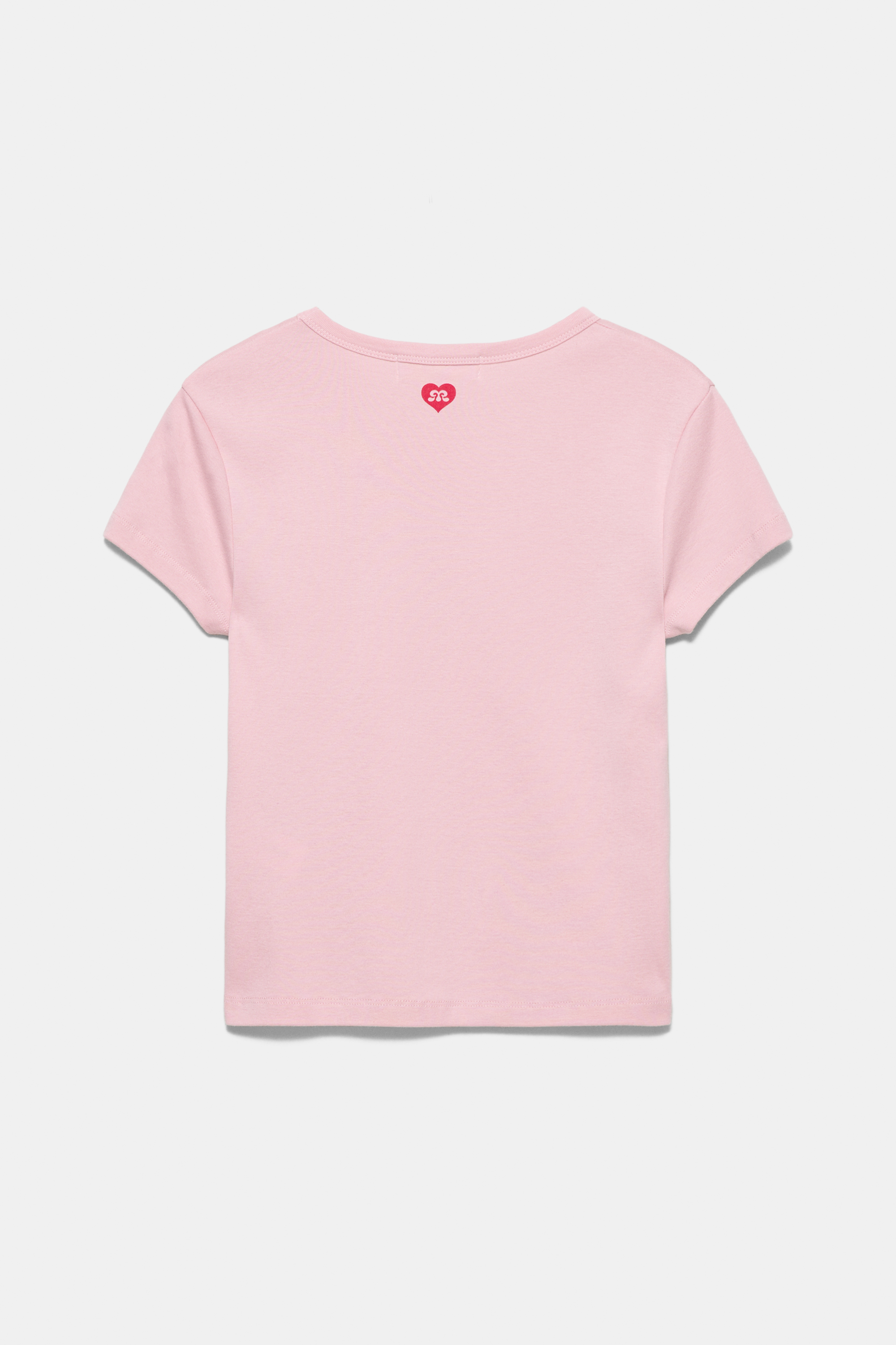 Kaus hati dan slogan