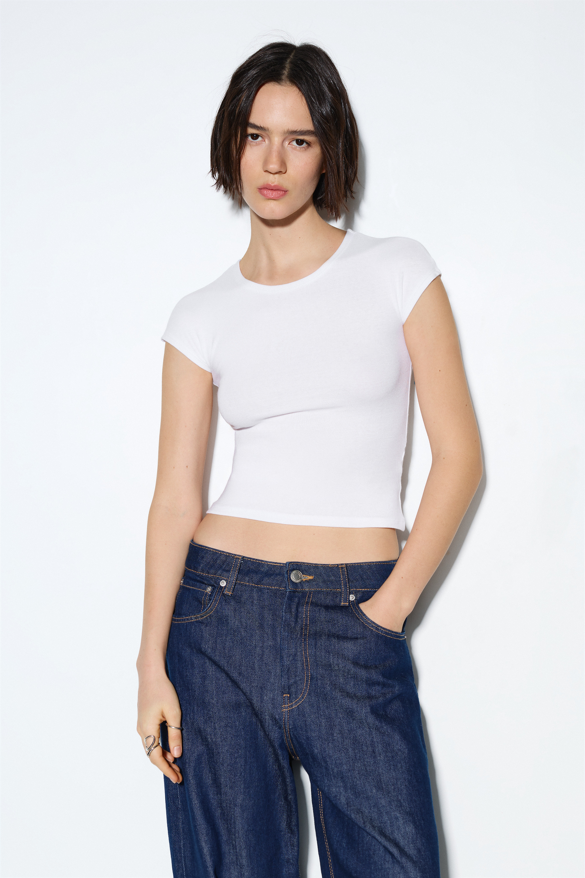 เสื้อยืดแขนสั้นเข้ารูป