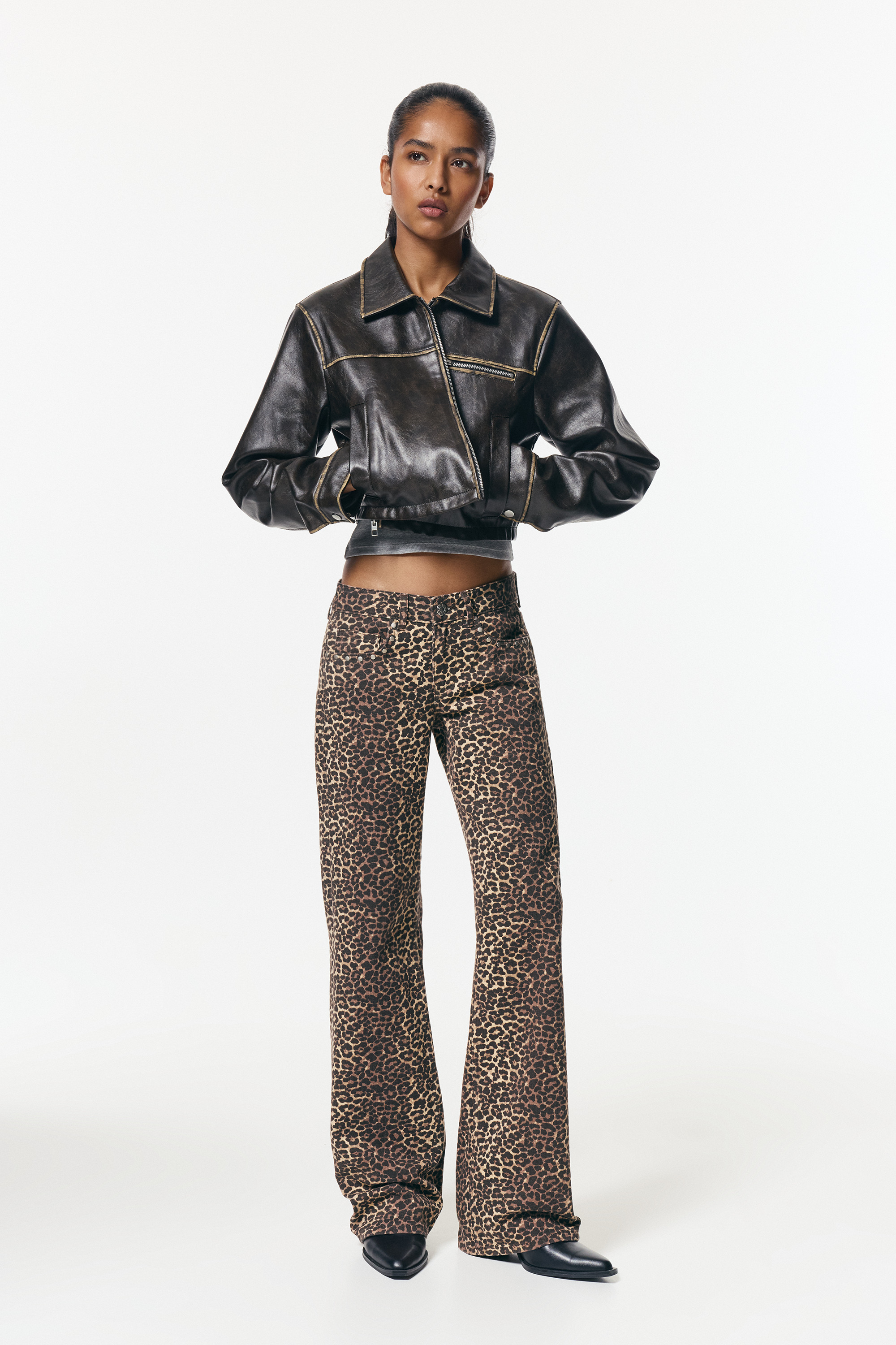 Straight jeans met panterprint en studs