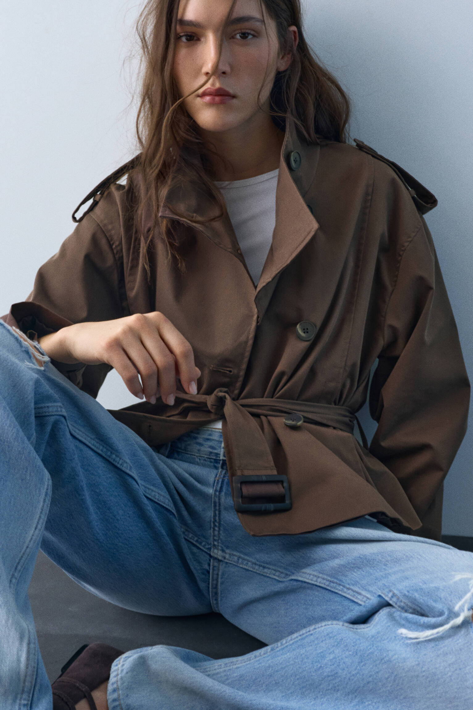 Trench court col montant