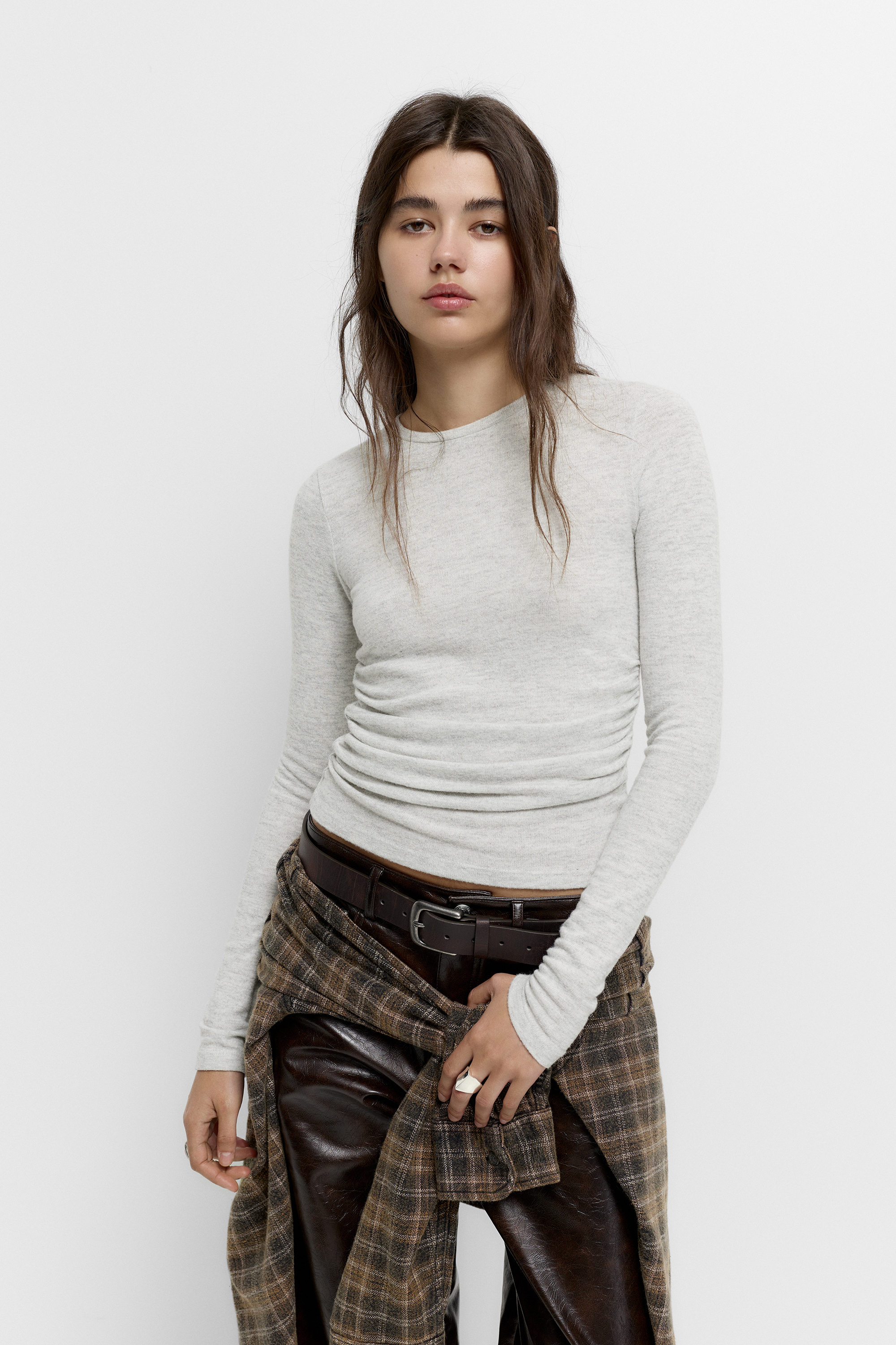 เสื้อยืดผ้าเนื้อสัมผัสนุ่มจับจีบรูด