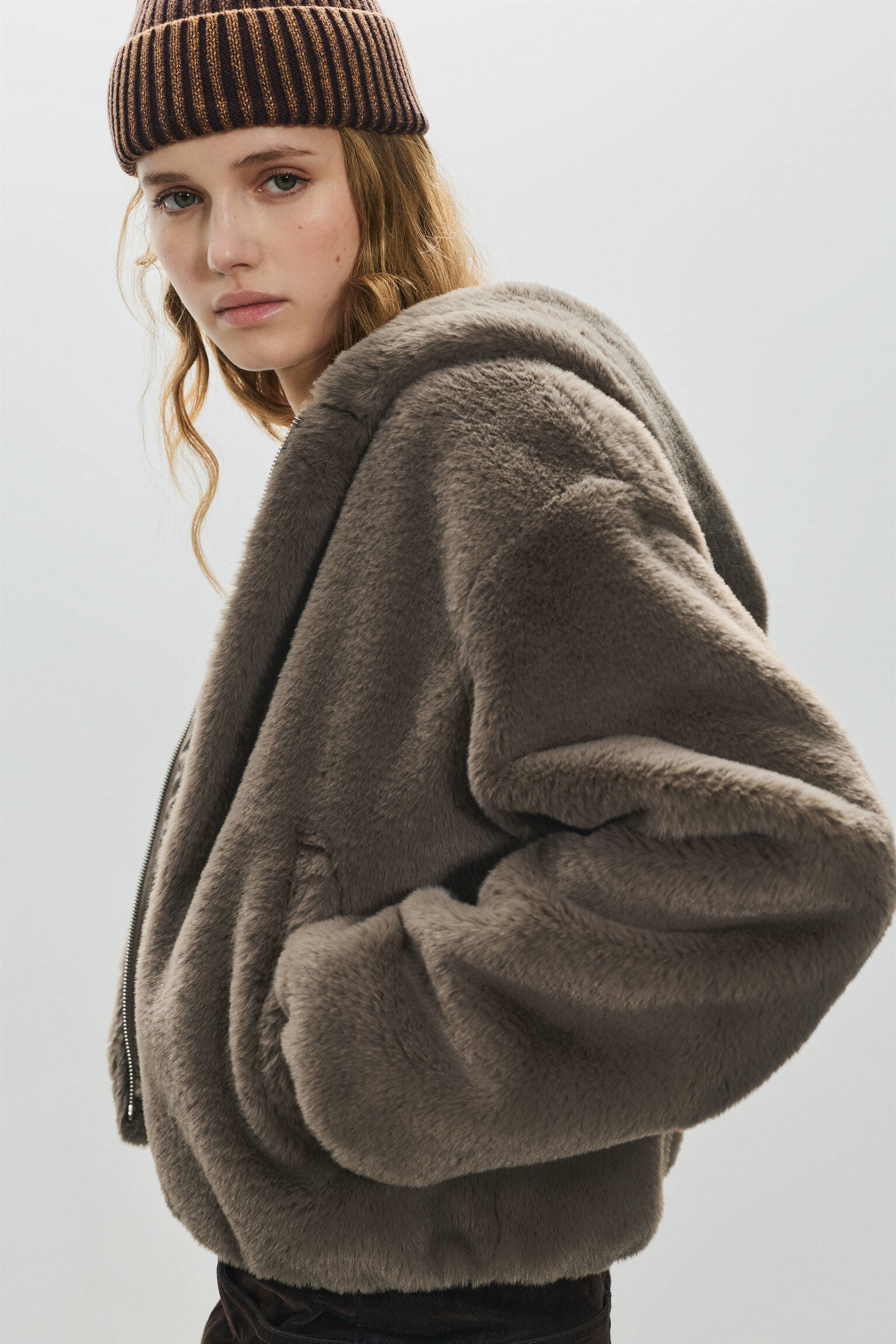 Kapüşonlu suni kürk ceket - Görsel 23