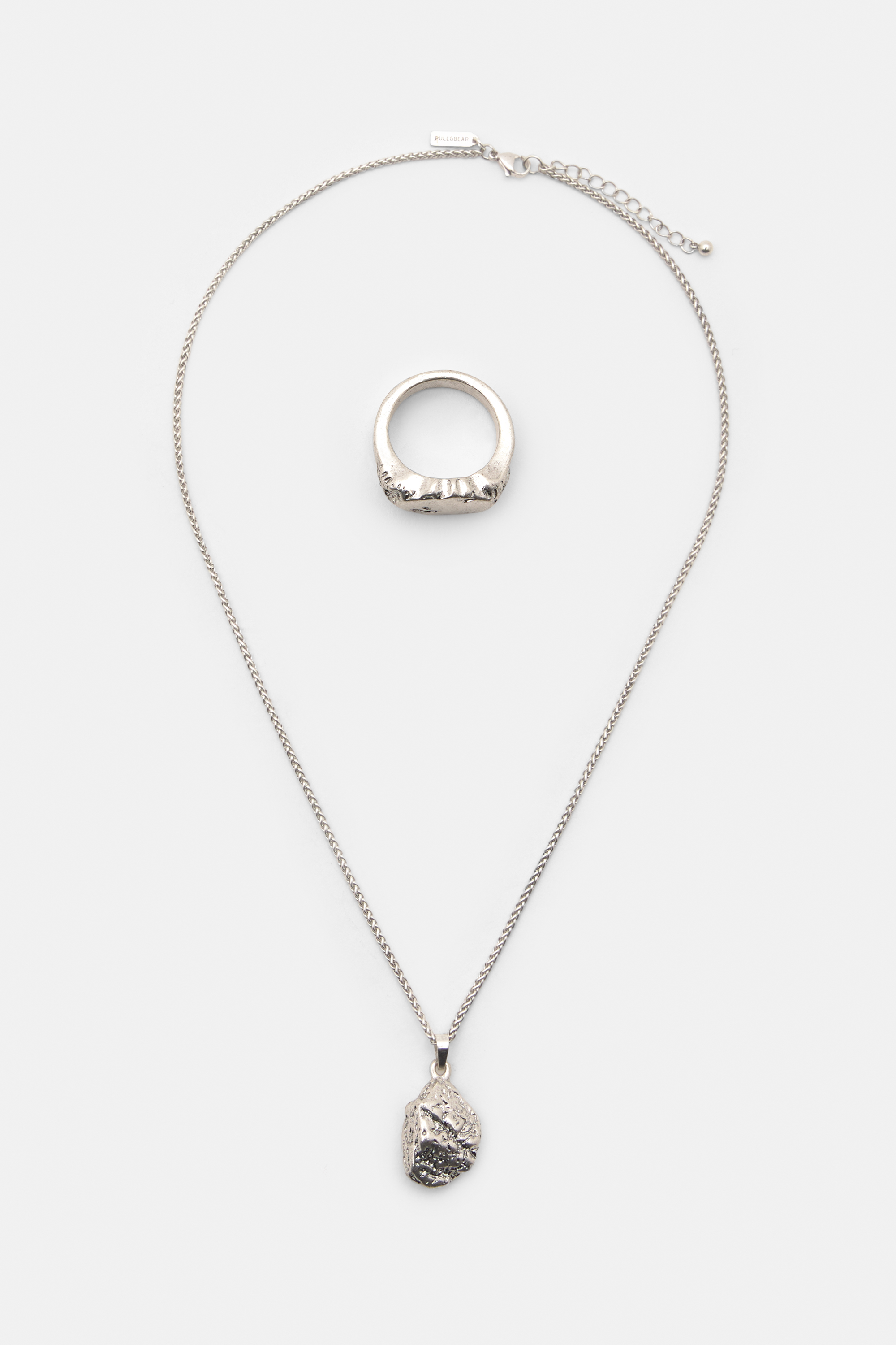 Kaklarota un gredzens ar akmeni, komplekts