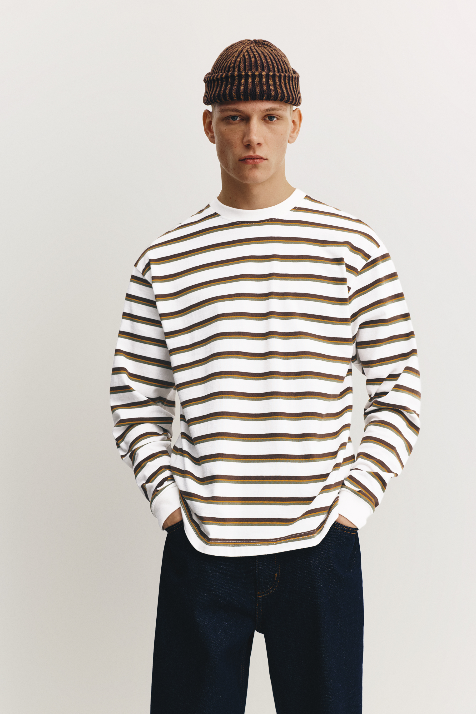 تيشرت مقلم بأكمام طويلة