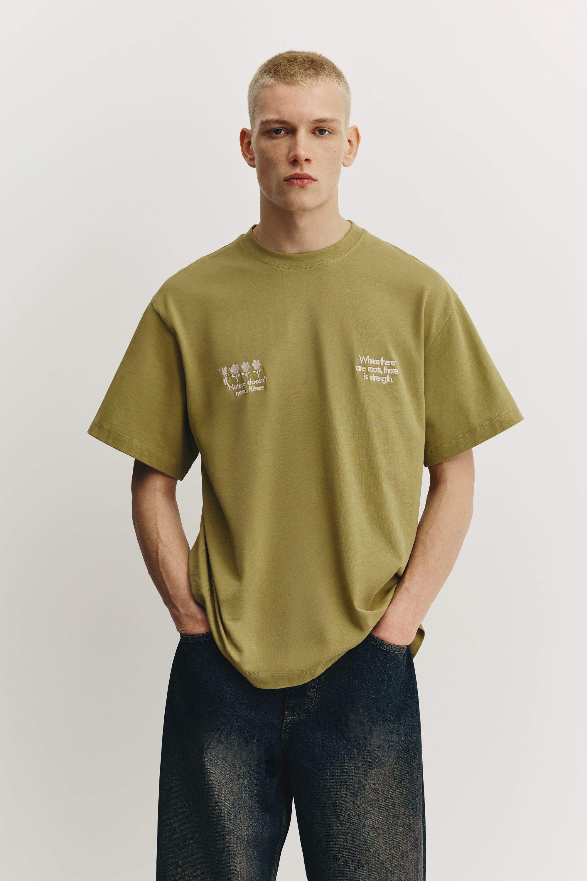 تيشرت أخضر بطبعة صورية لأرنب