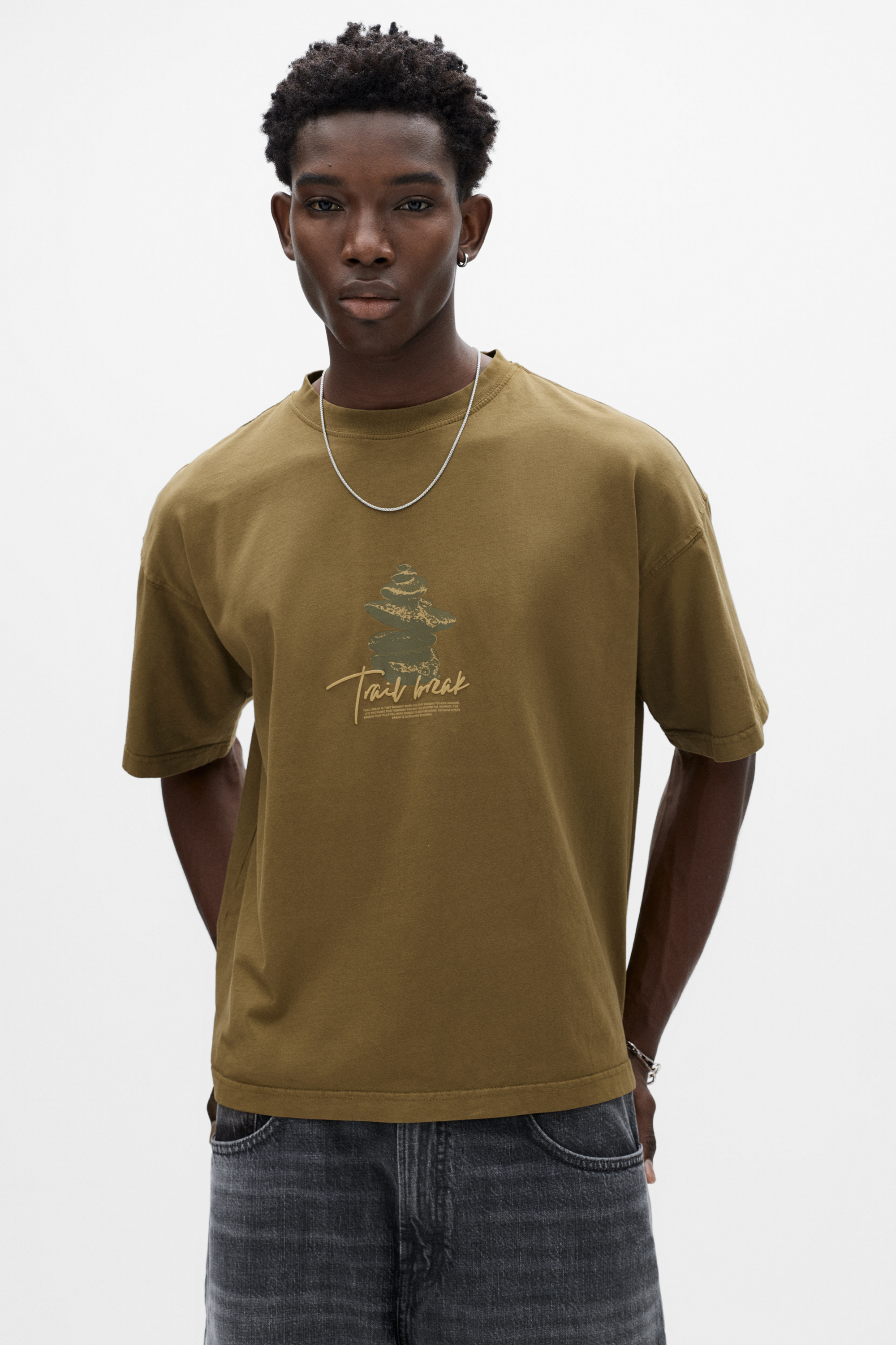 تيشرت بقصة مربعة بطبعة صورية