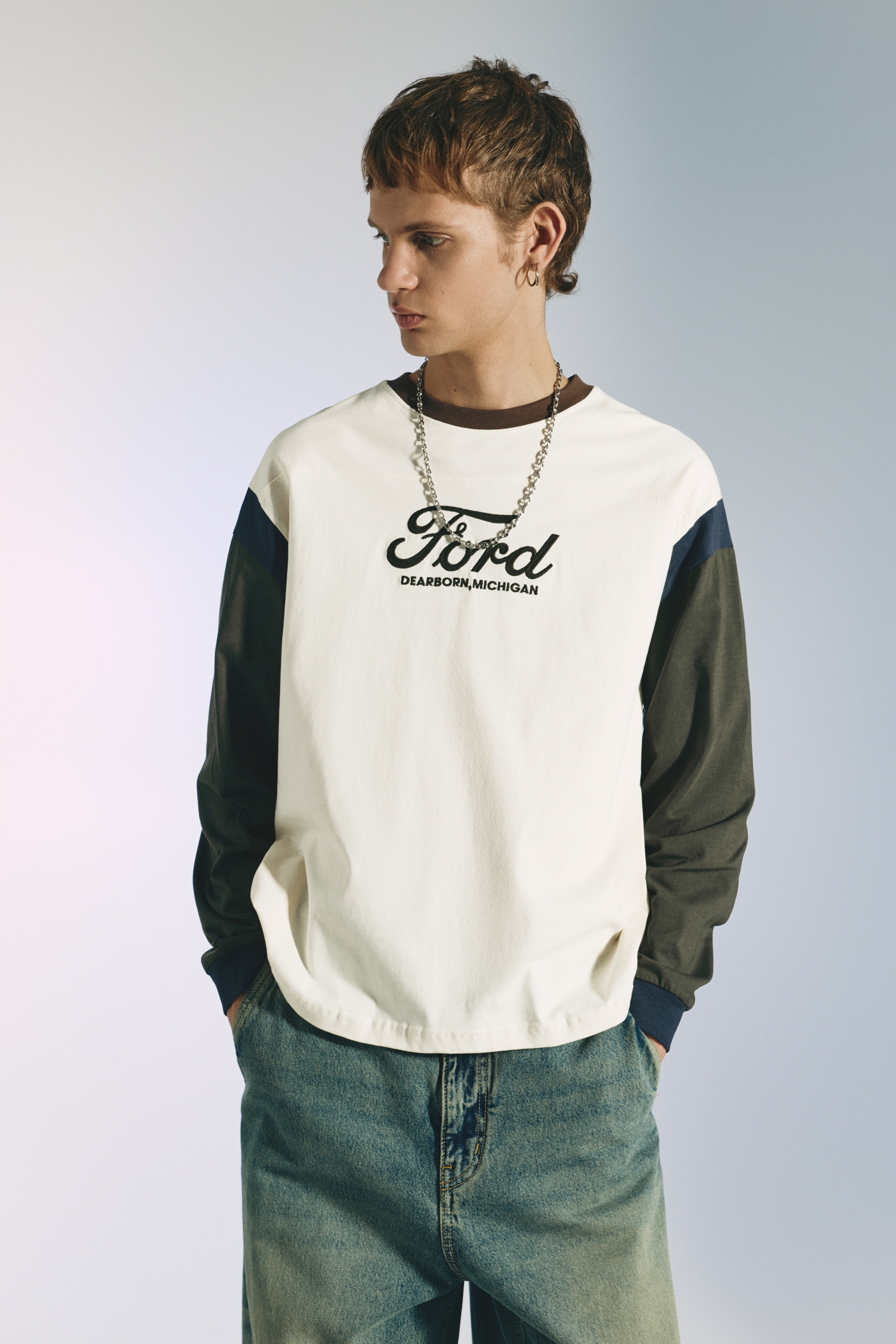 تيشرت فورد بأكمام متباينة