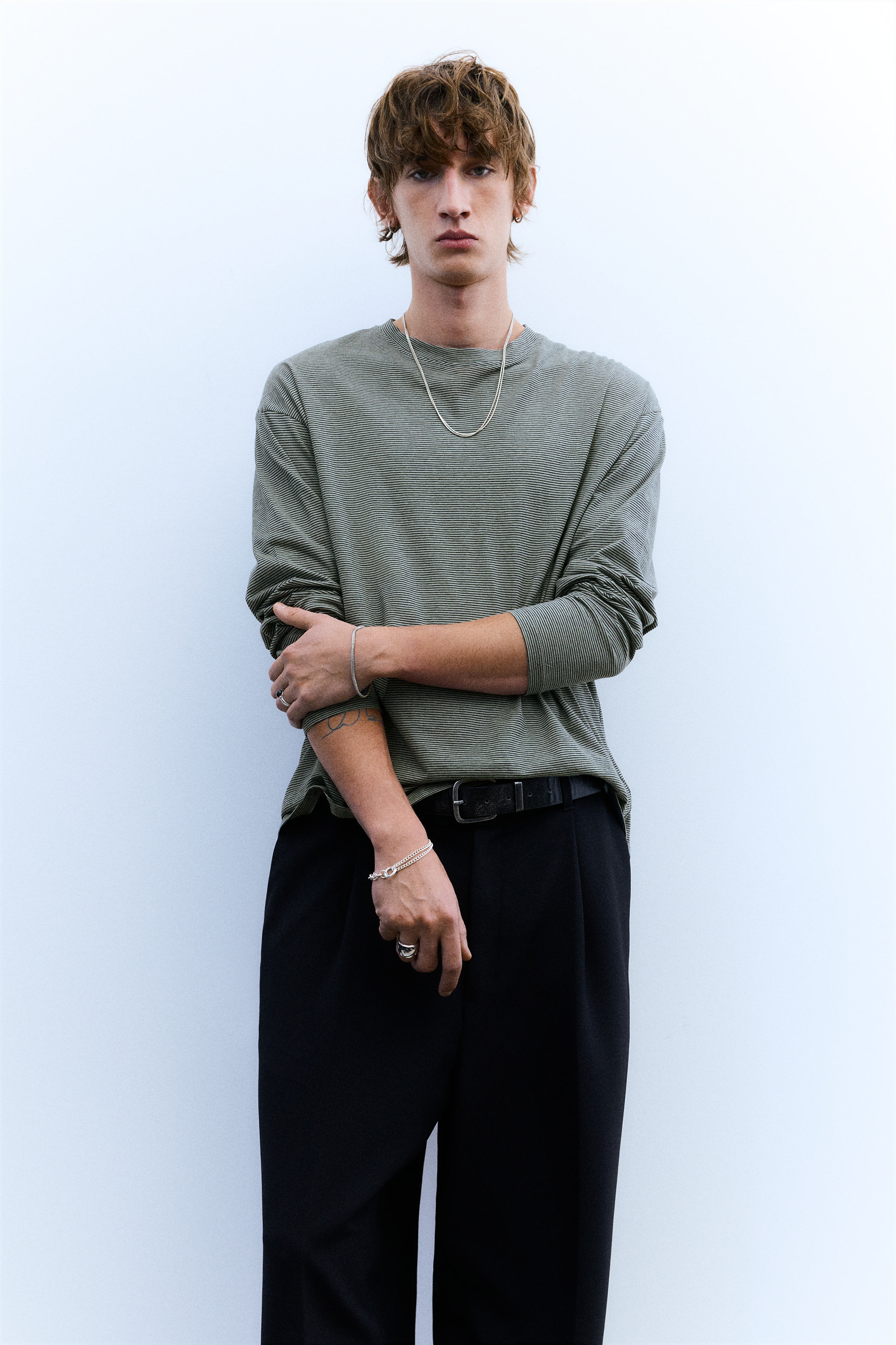 تيشرت مقلم بأكمام طويلة