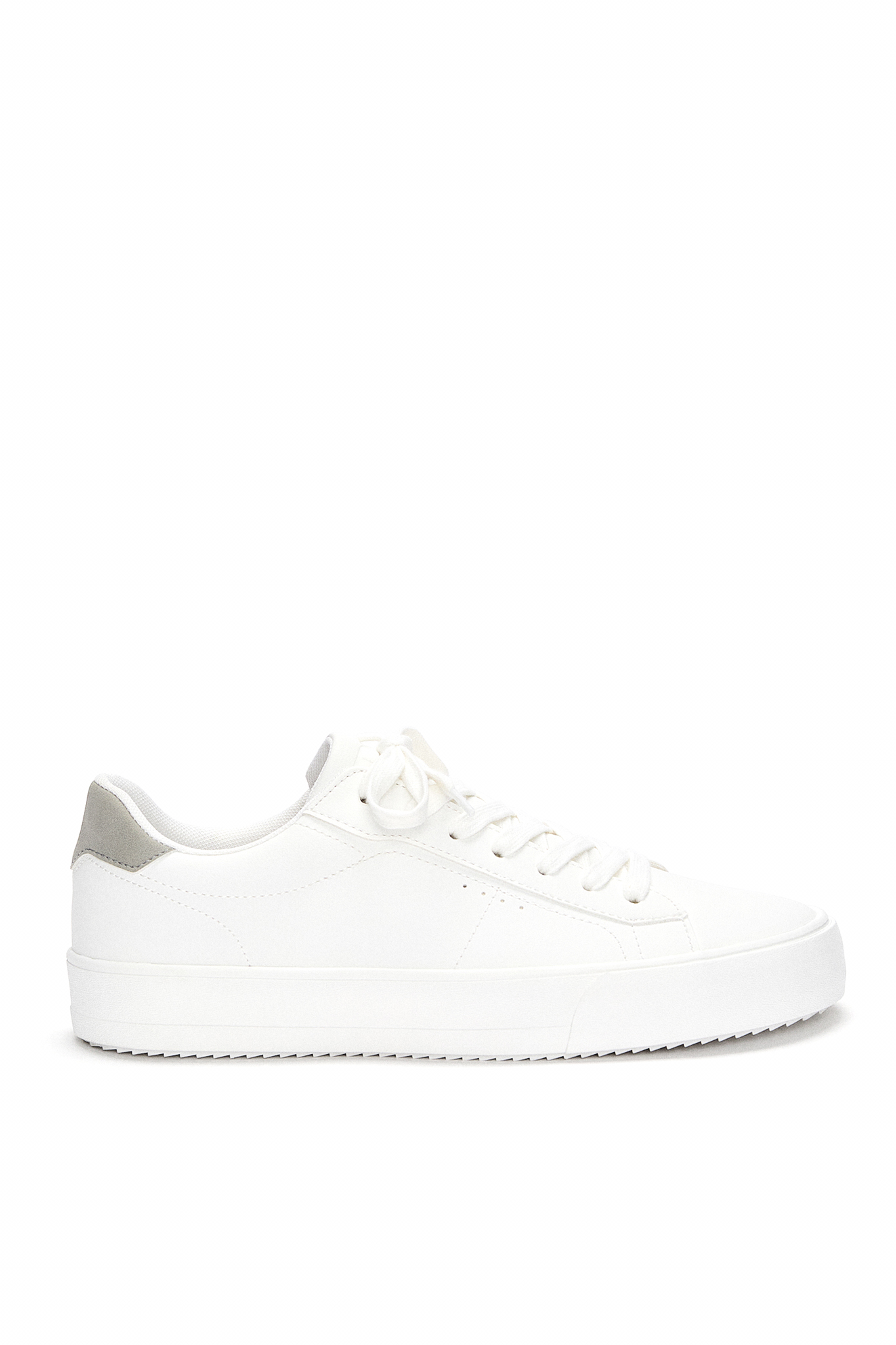 حذاء رياضي أساسي