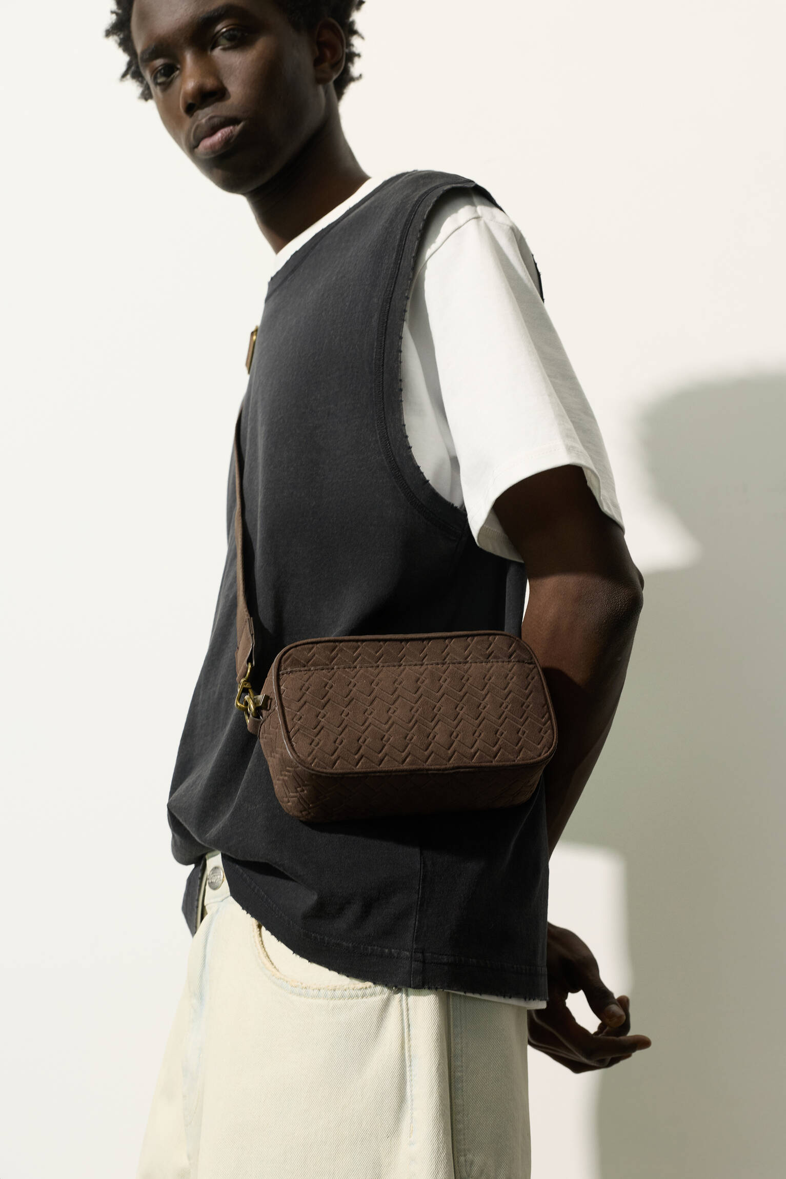 STWD kabartmalı çapraz askılı çanta - Görsel 34