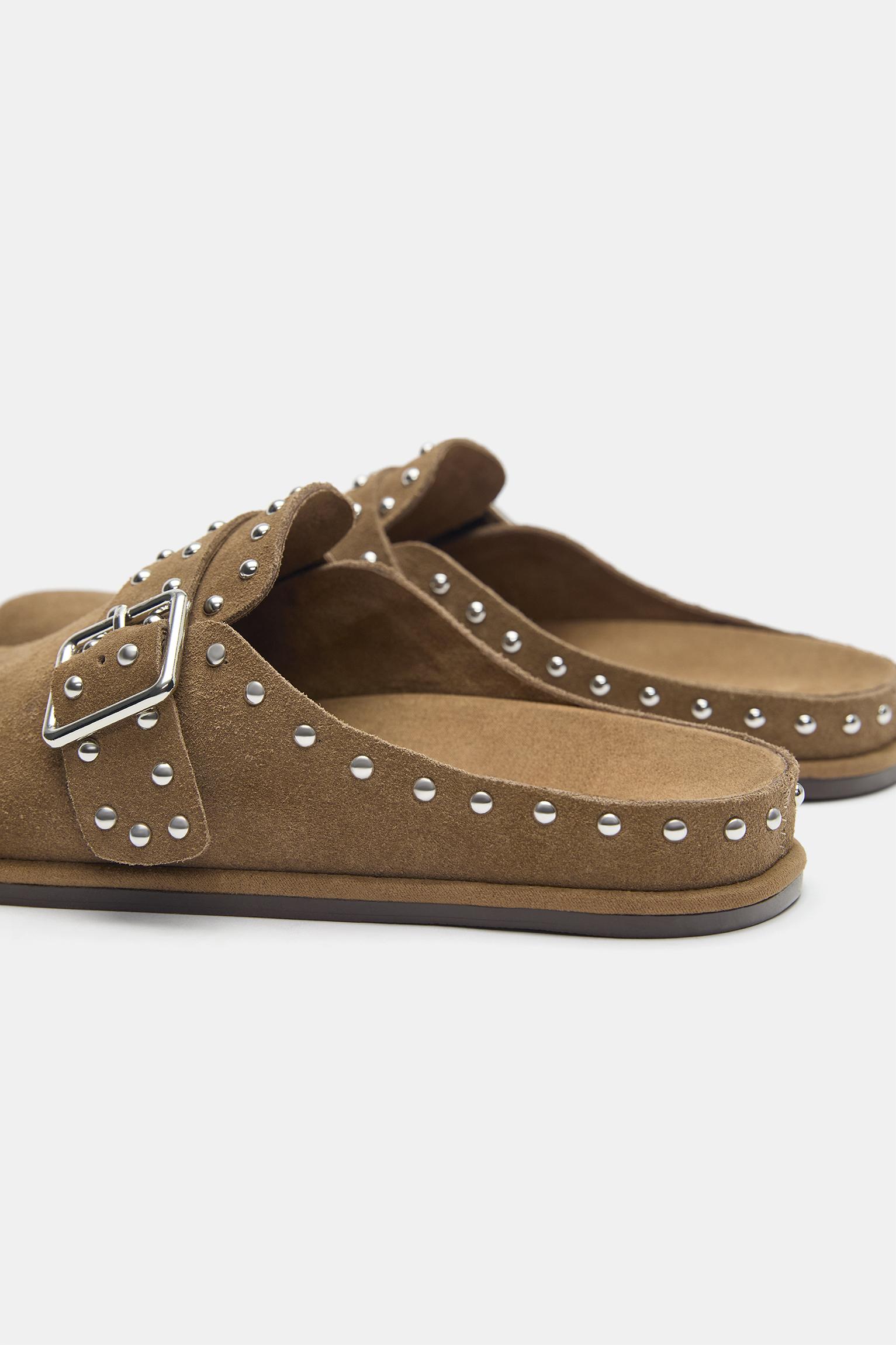 Leather studded clogs — Sand