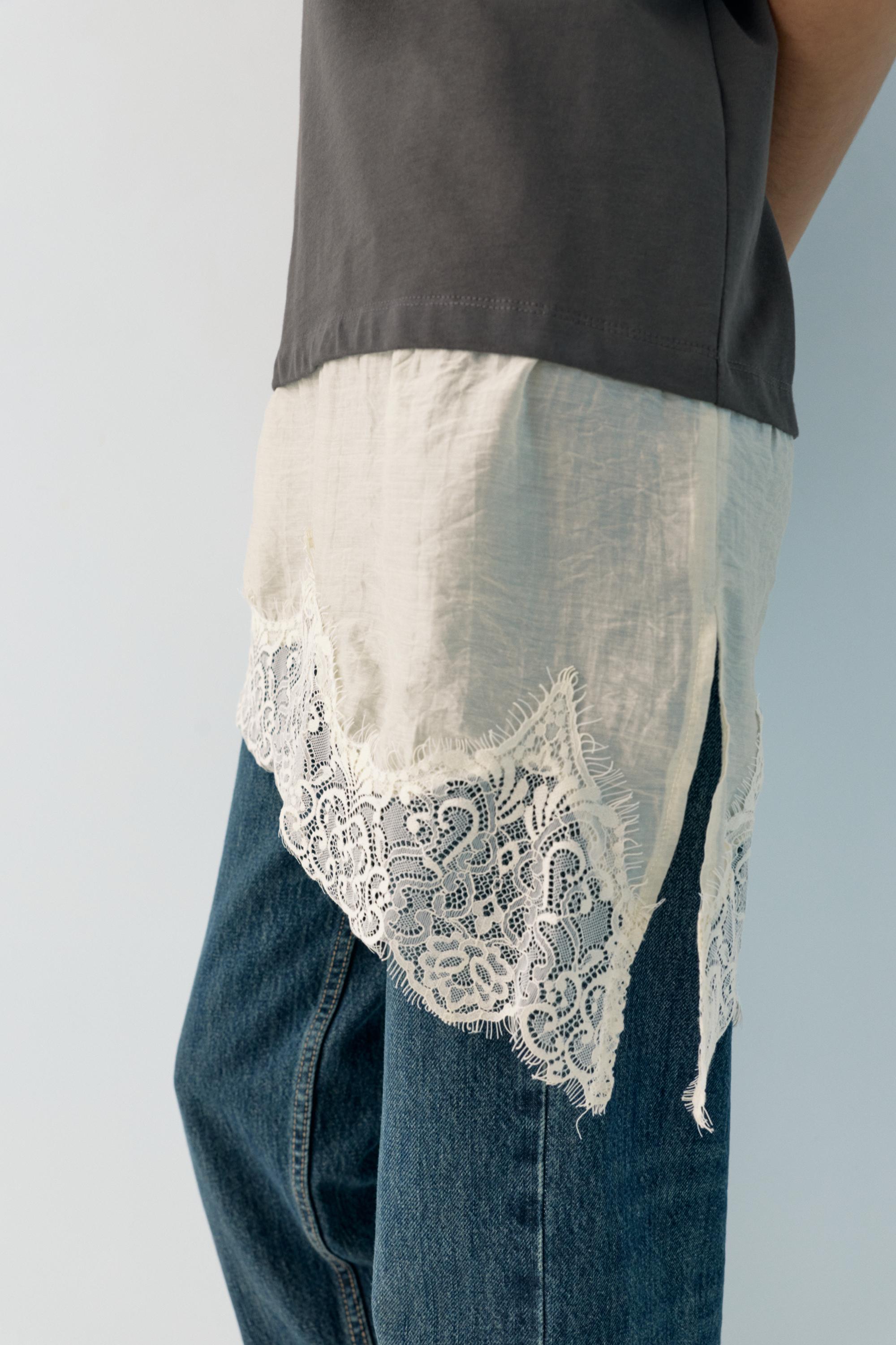 Contrast T-shirt with lace hem — Anthracite grey