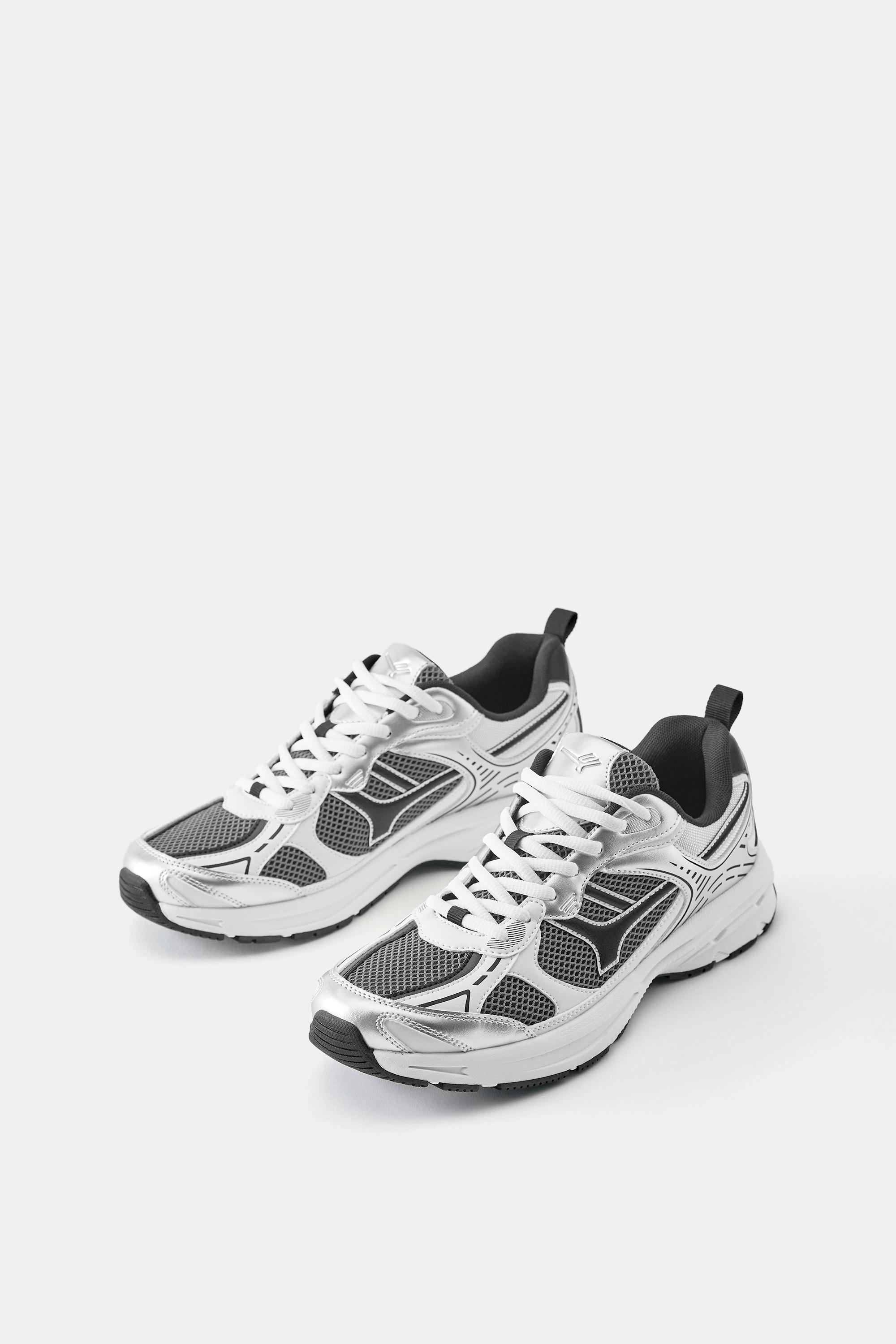 Multi-piece trainers — Silver