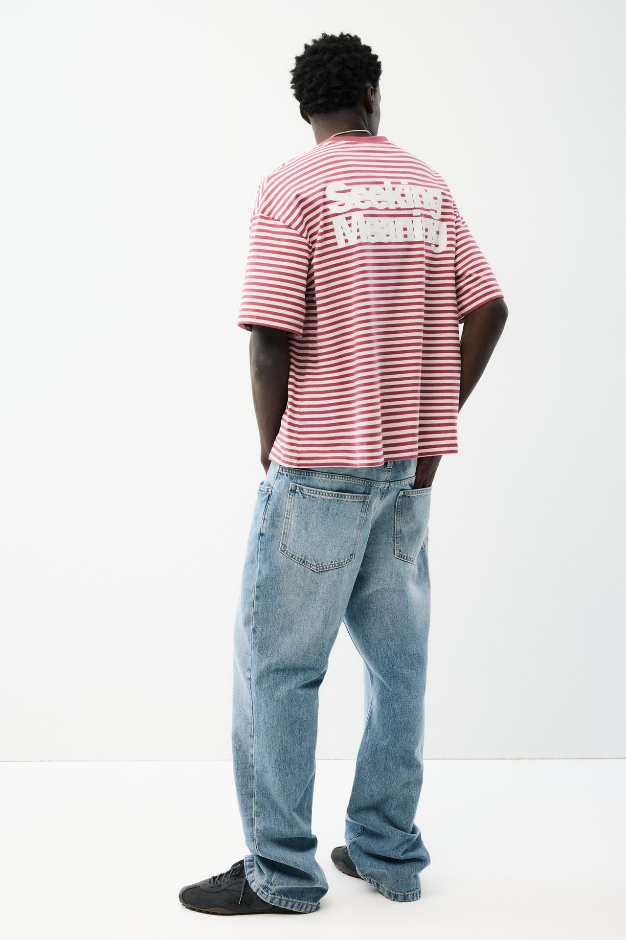 Striped T-shirt with text — Burgundy