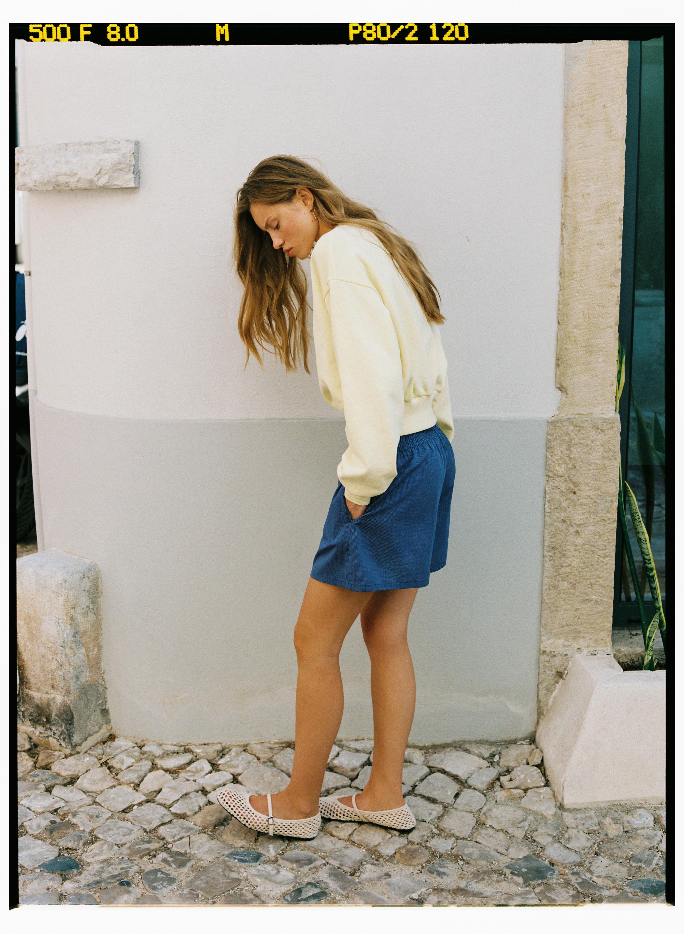 Round neck sweatshirt — Pale yellow