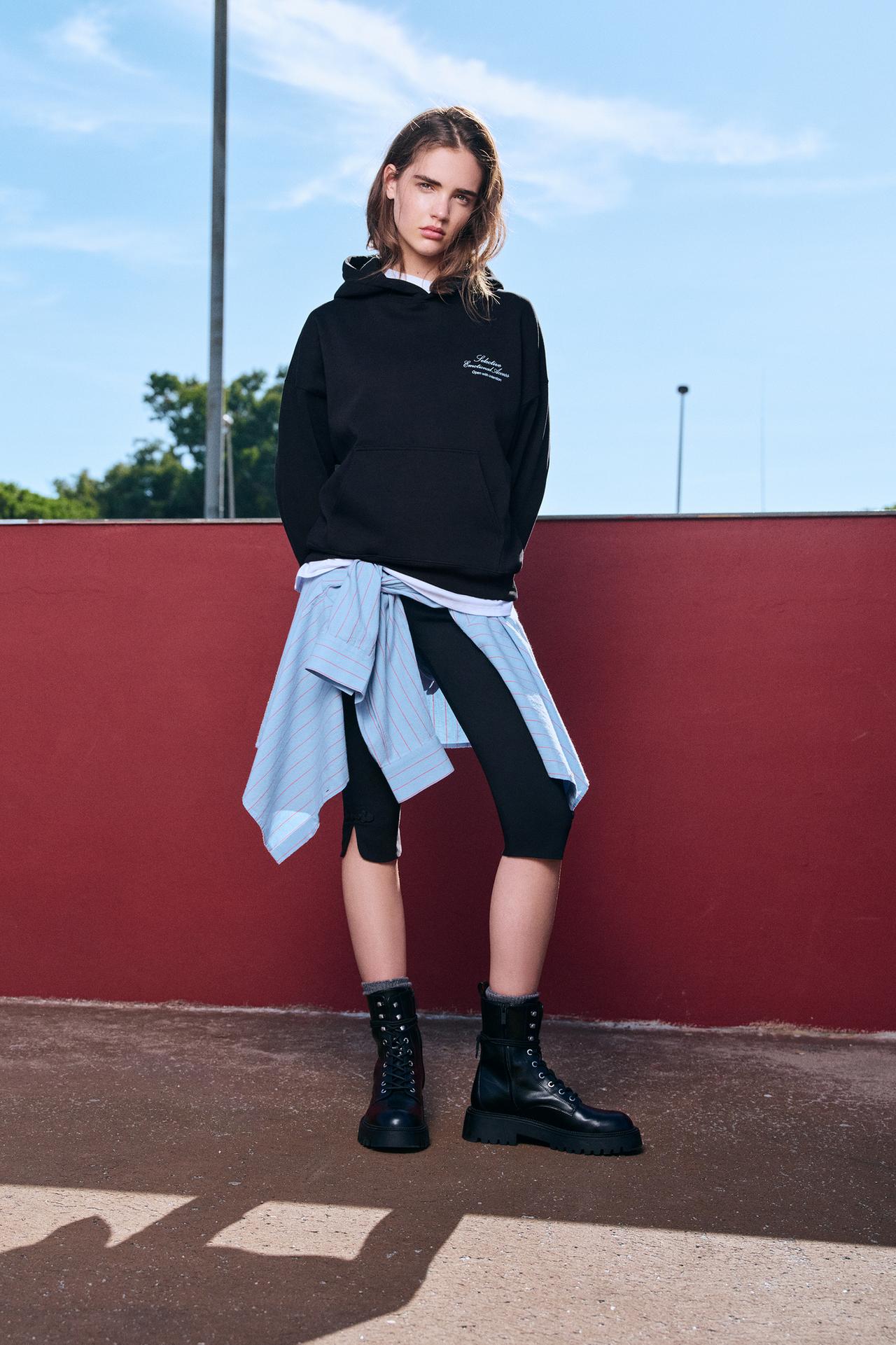 Graphic hood — Black