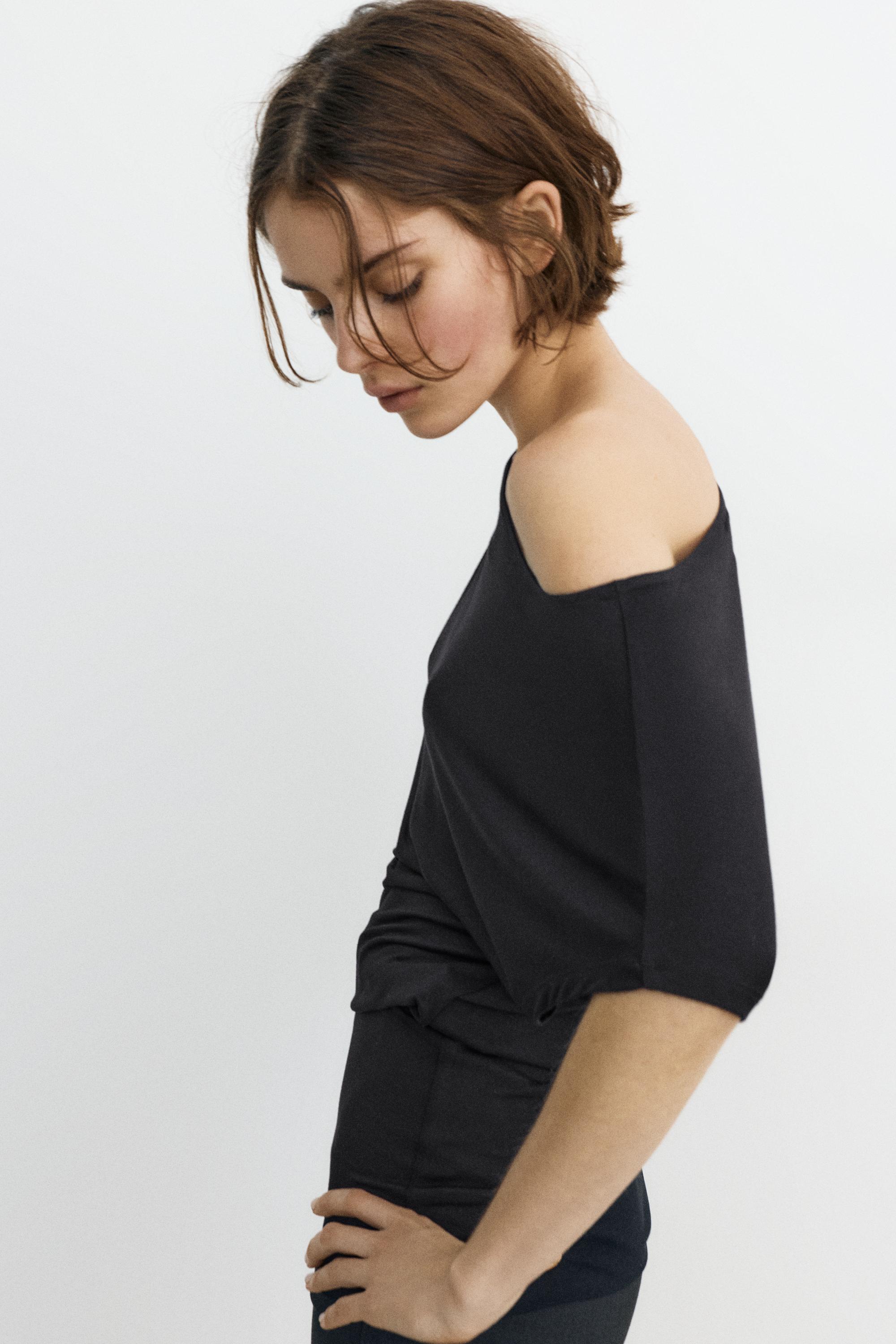 Short asymmetric dress — Black